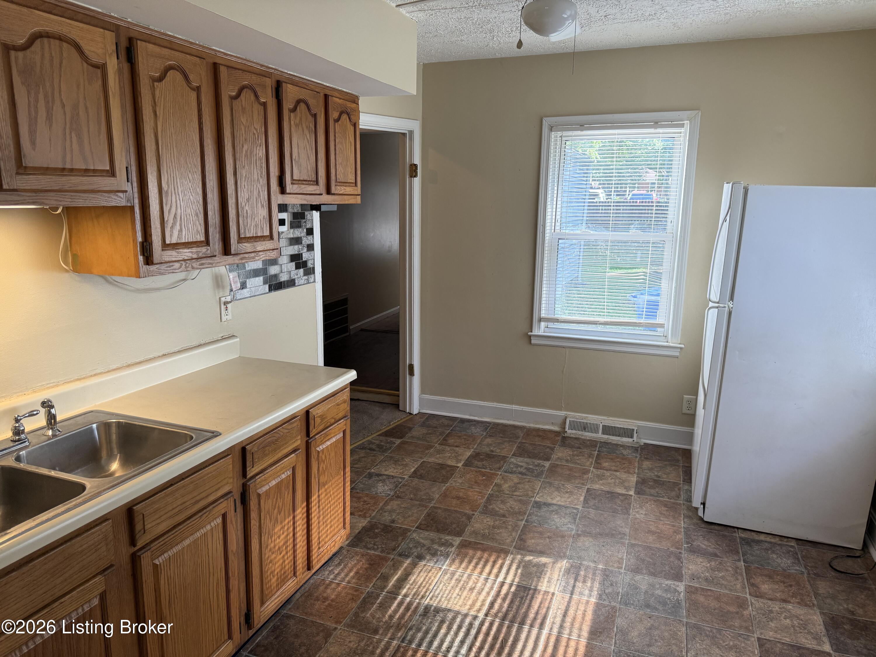 1721 Model Rd Property Photo 10