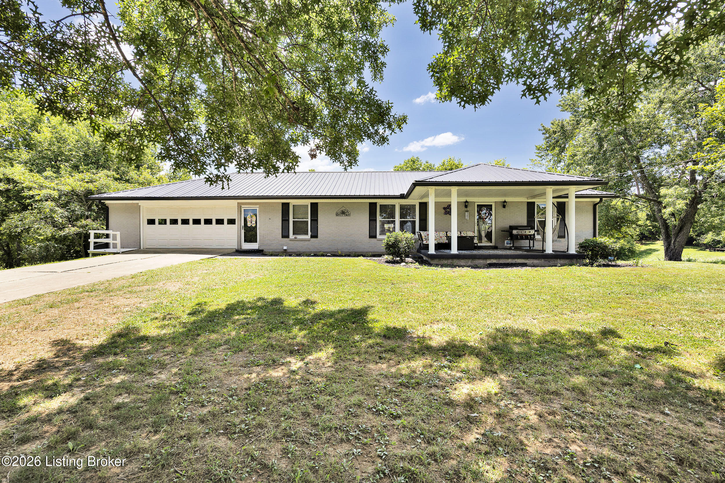 825 Thomas Ln Property Photo 1