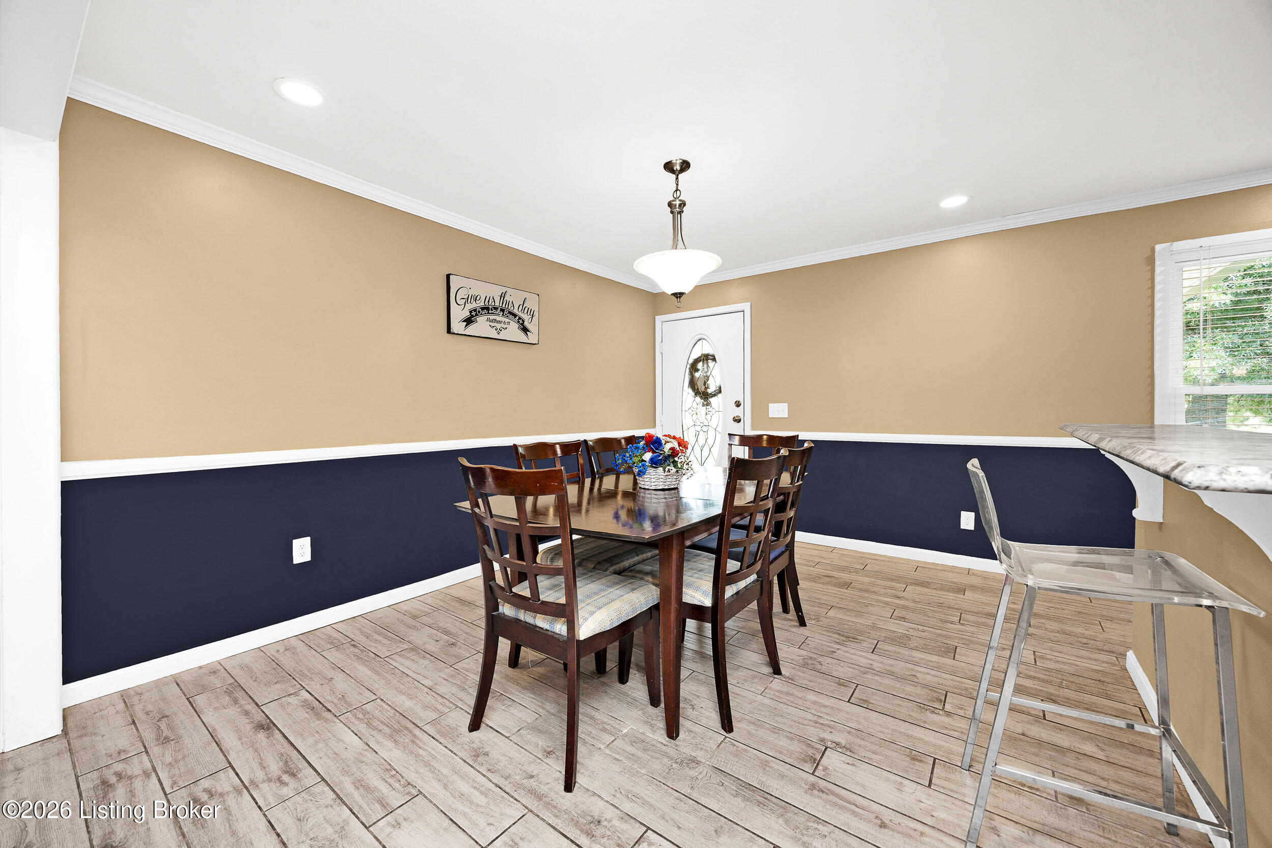 825 Thomas Ln Property Photo 9