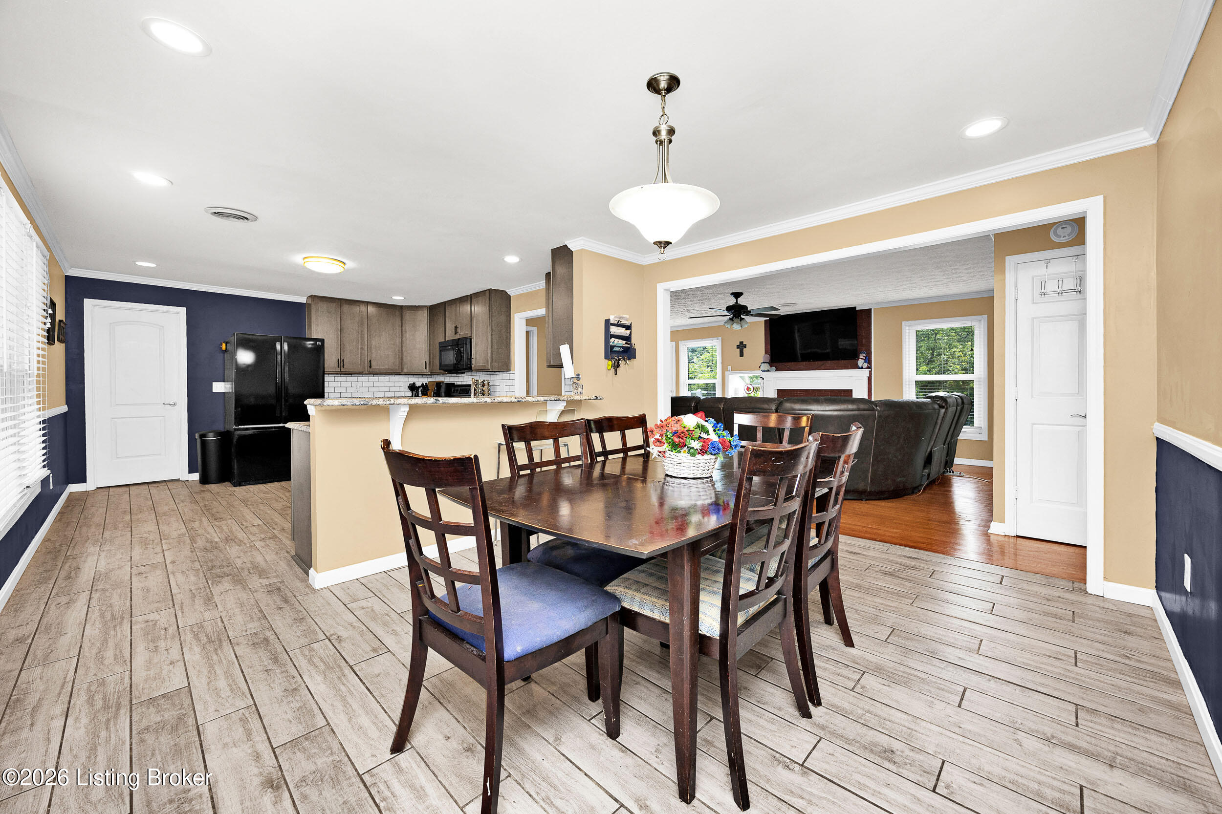825 Thomas Ln Property Photo 10