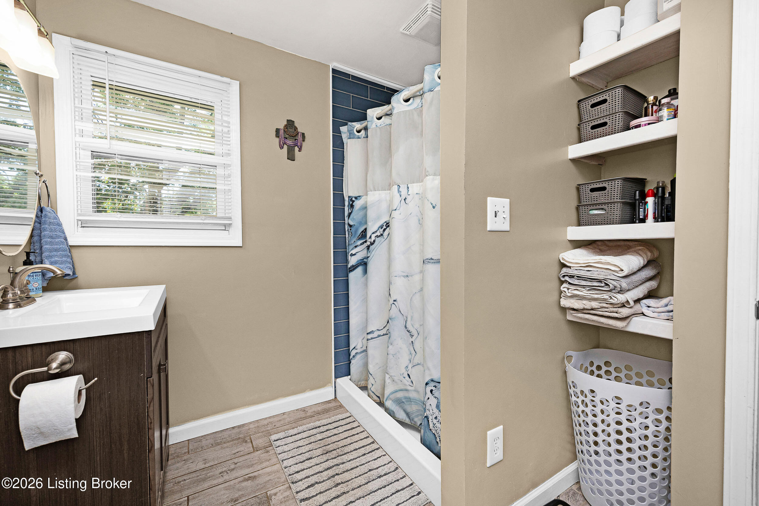 825 Thomas Ln Property Photo 14