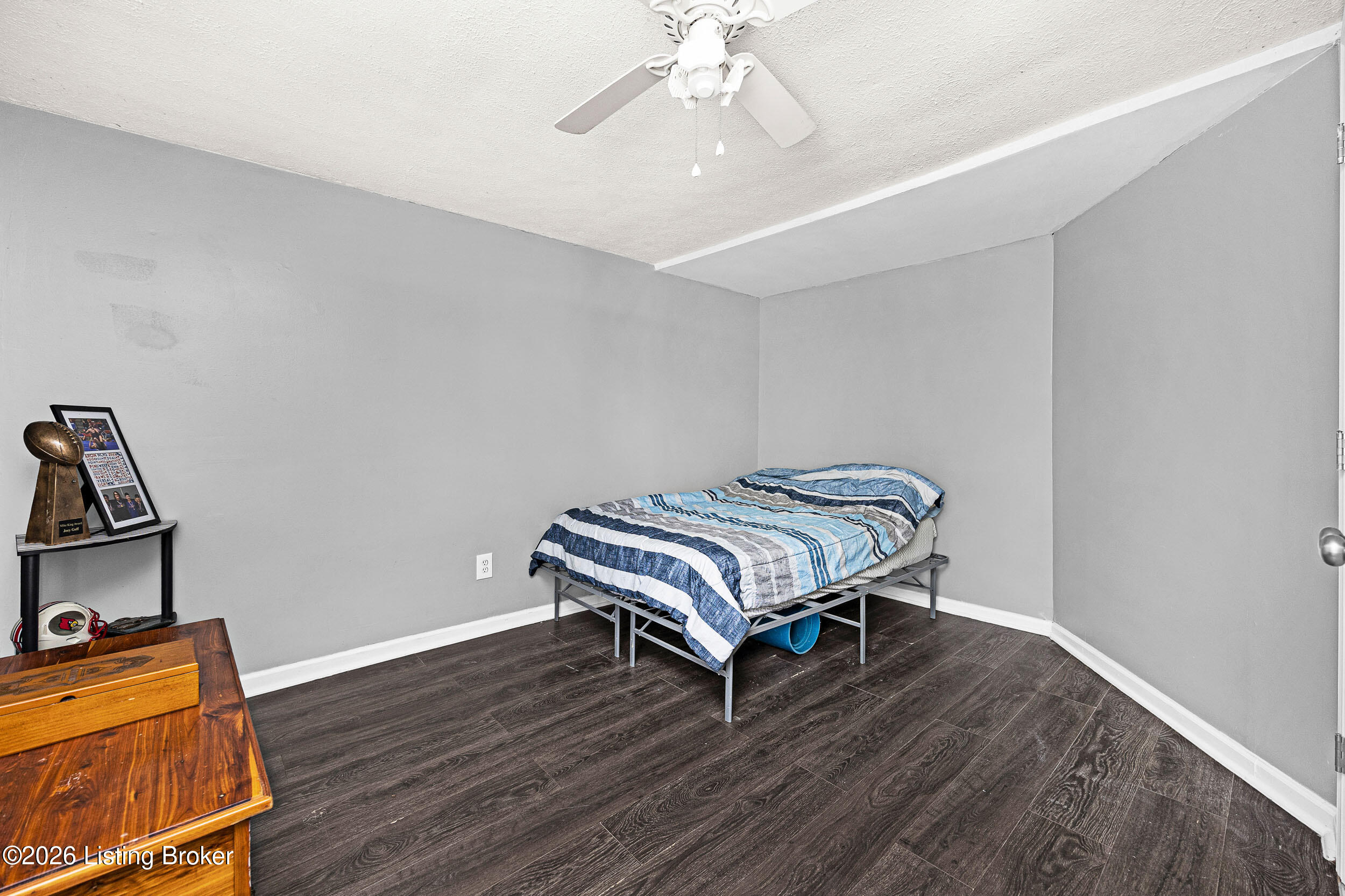 825 Thomas Ln Property Photo 16