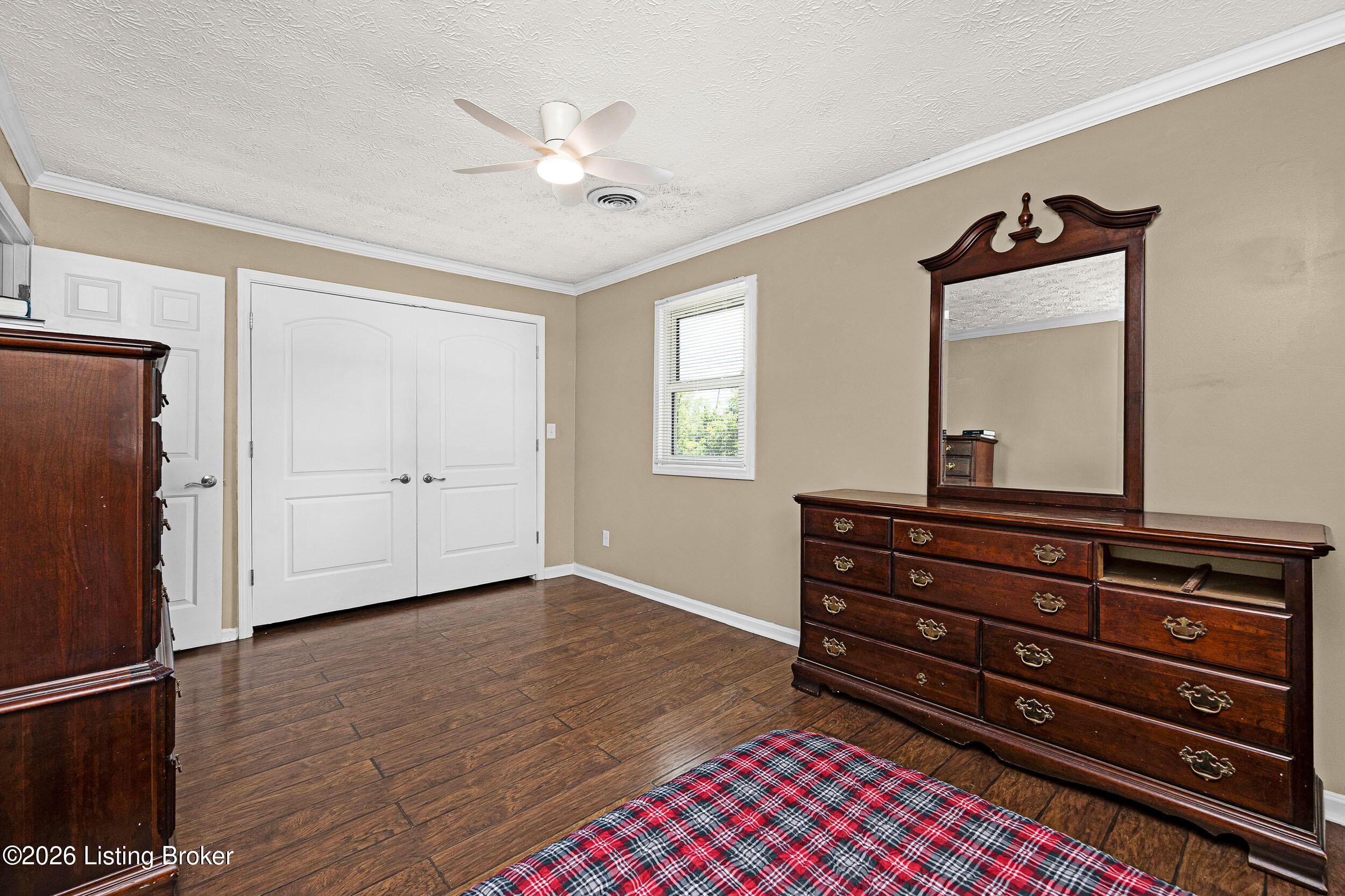 825 Thomas Ln Property Photo 18