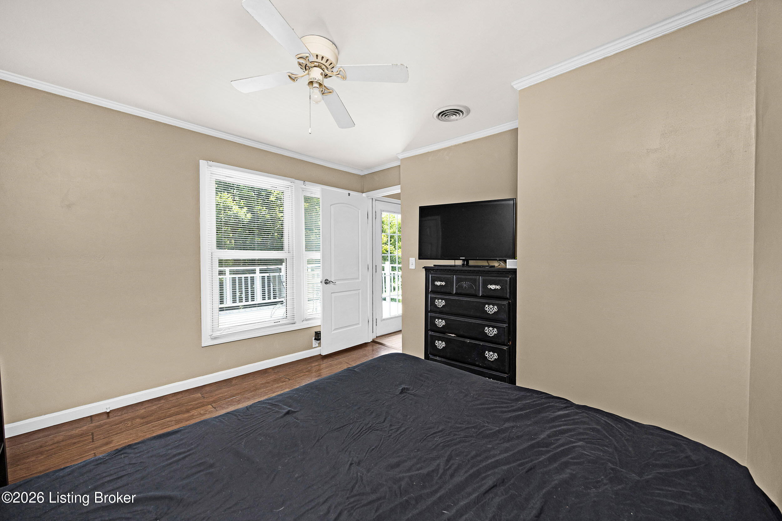825 Thomas Ln Property Photo 20