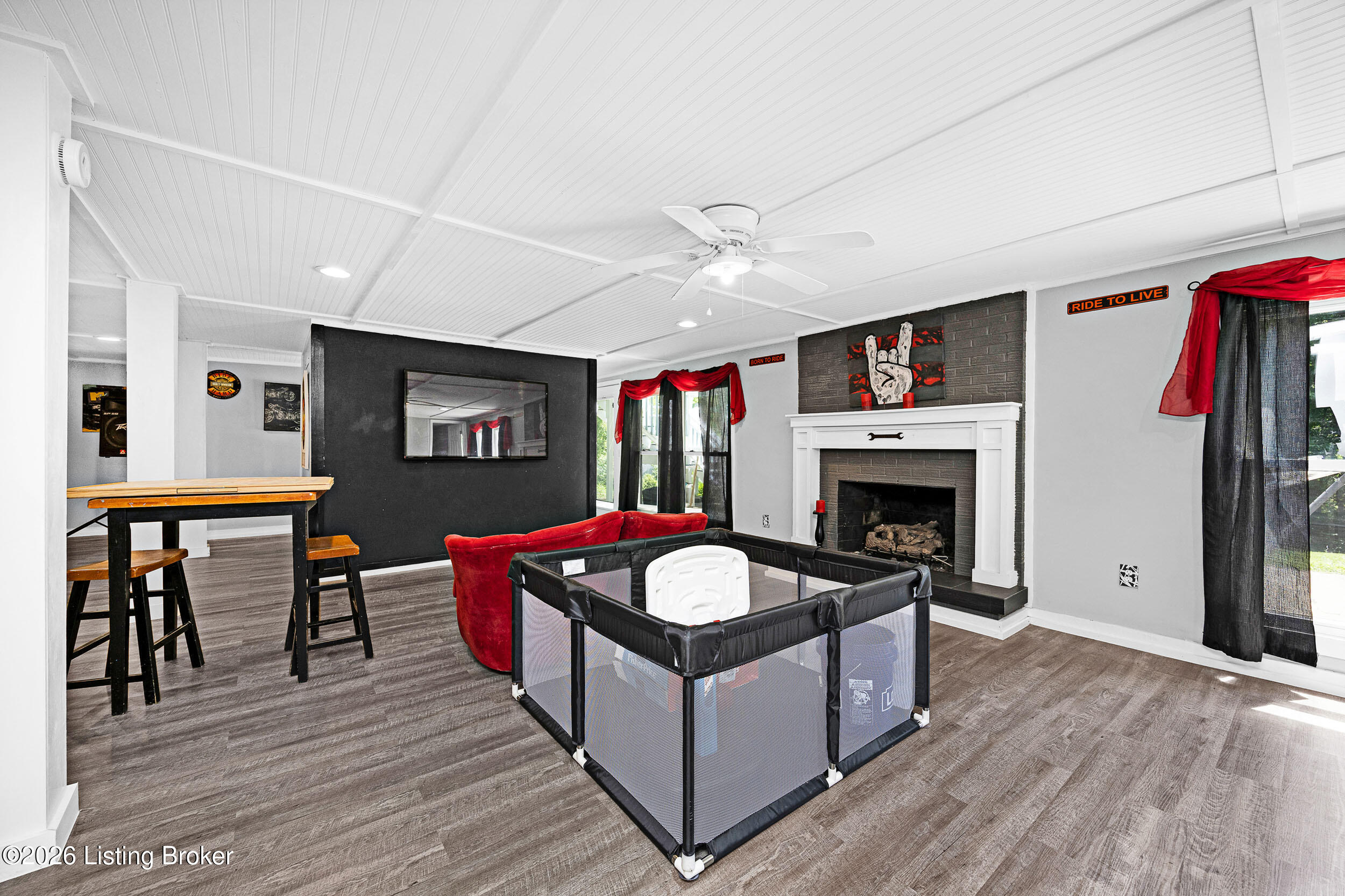 825 Thomas Ln Property Photo 25