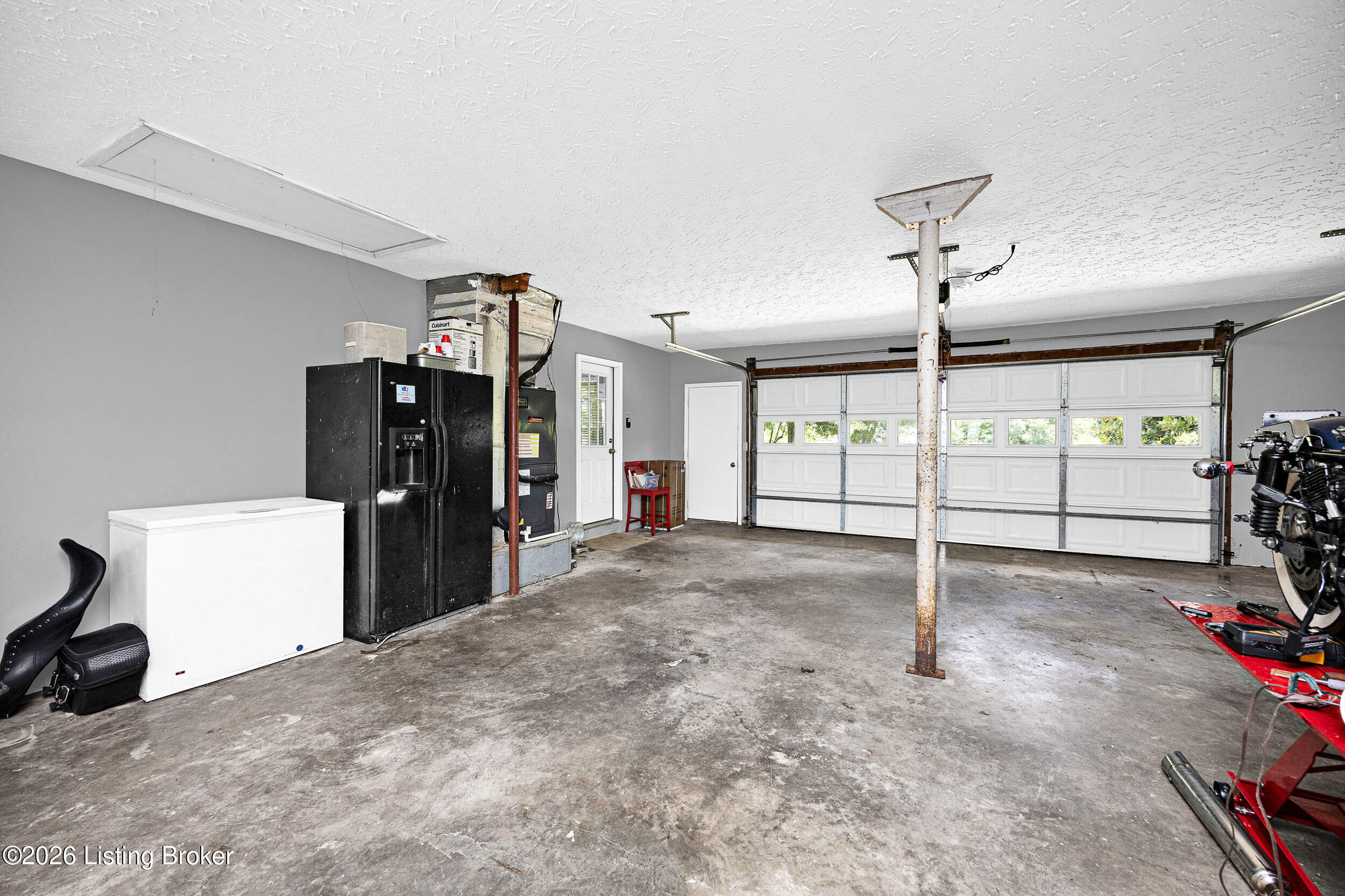 825 Thomas Ln Property Photo 35