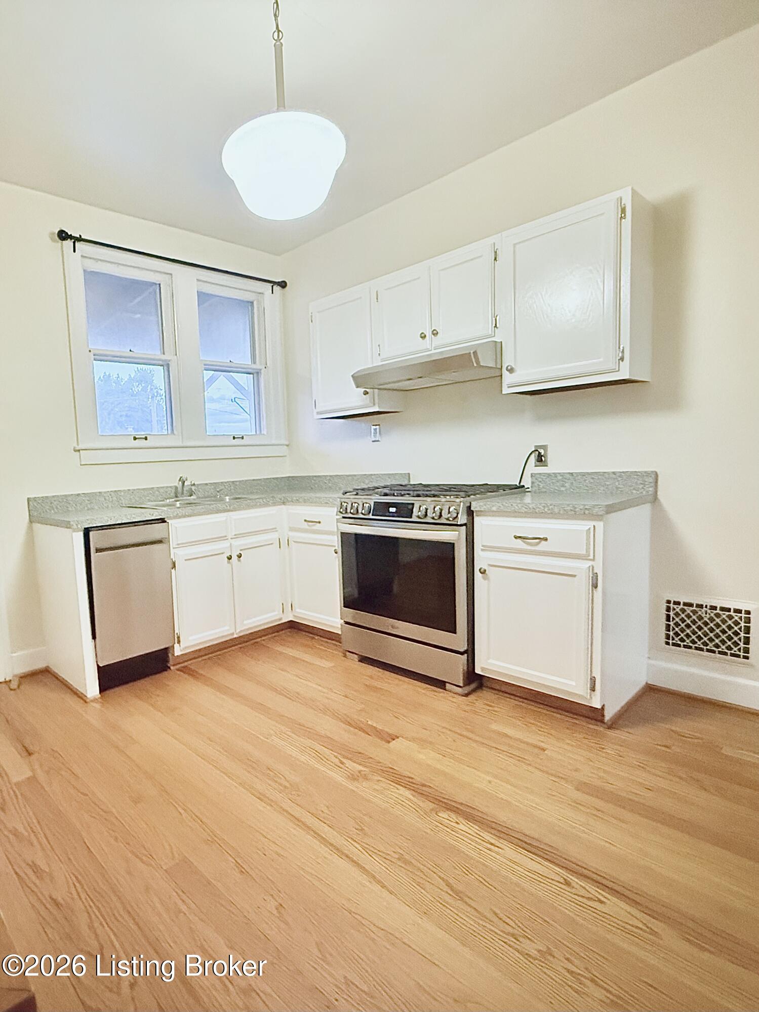2306 Woodbourne Ave Apt 8 Property Photo 7