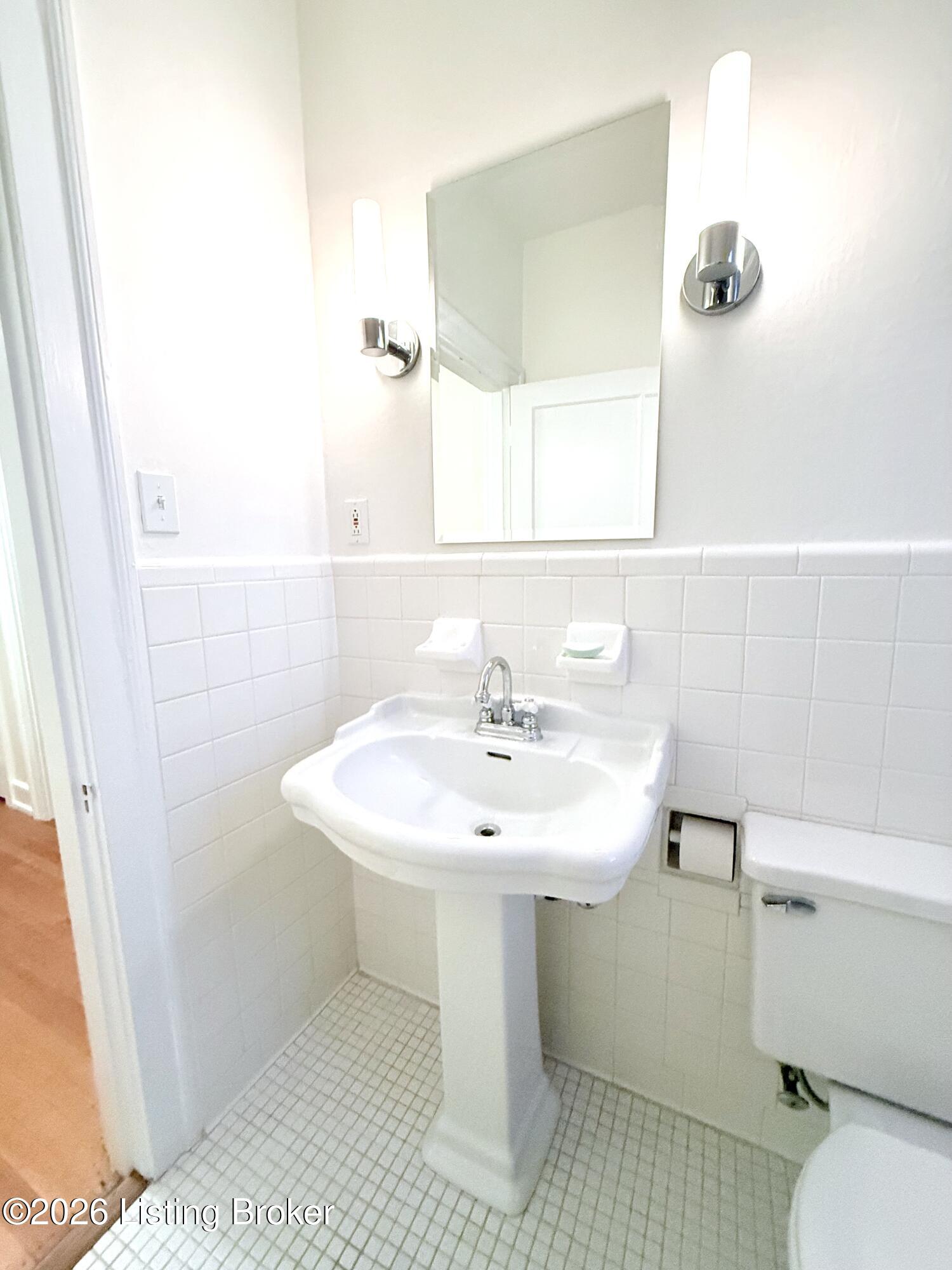 2306 Woodbourne Ave Apt 8 Property Photo 15