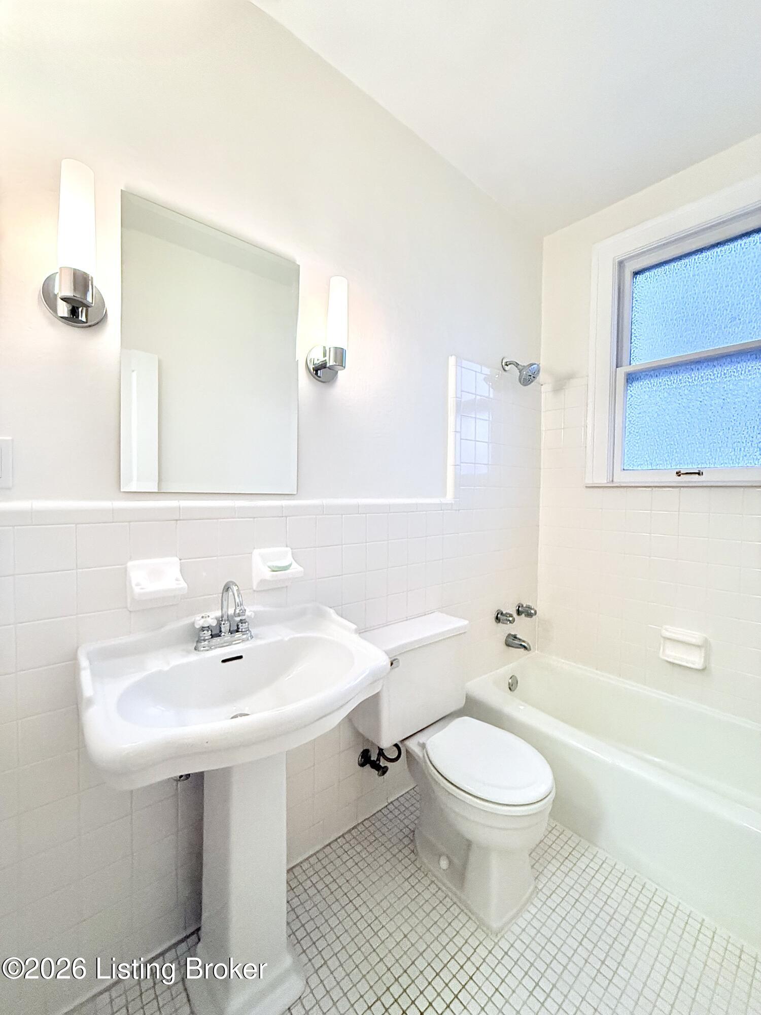 2306 Woodbourne Ave Apt 8 Property Photo 16
