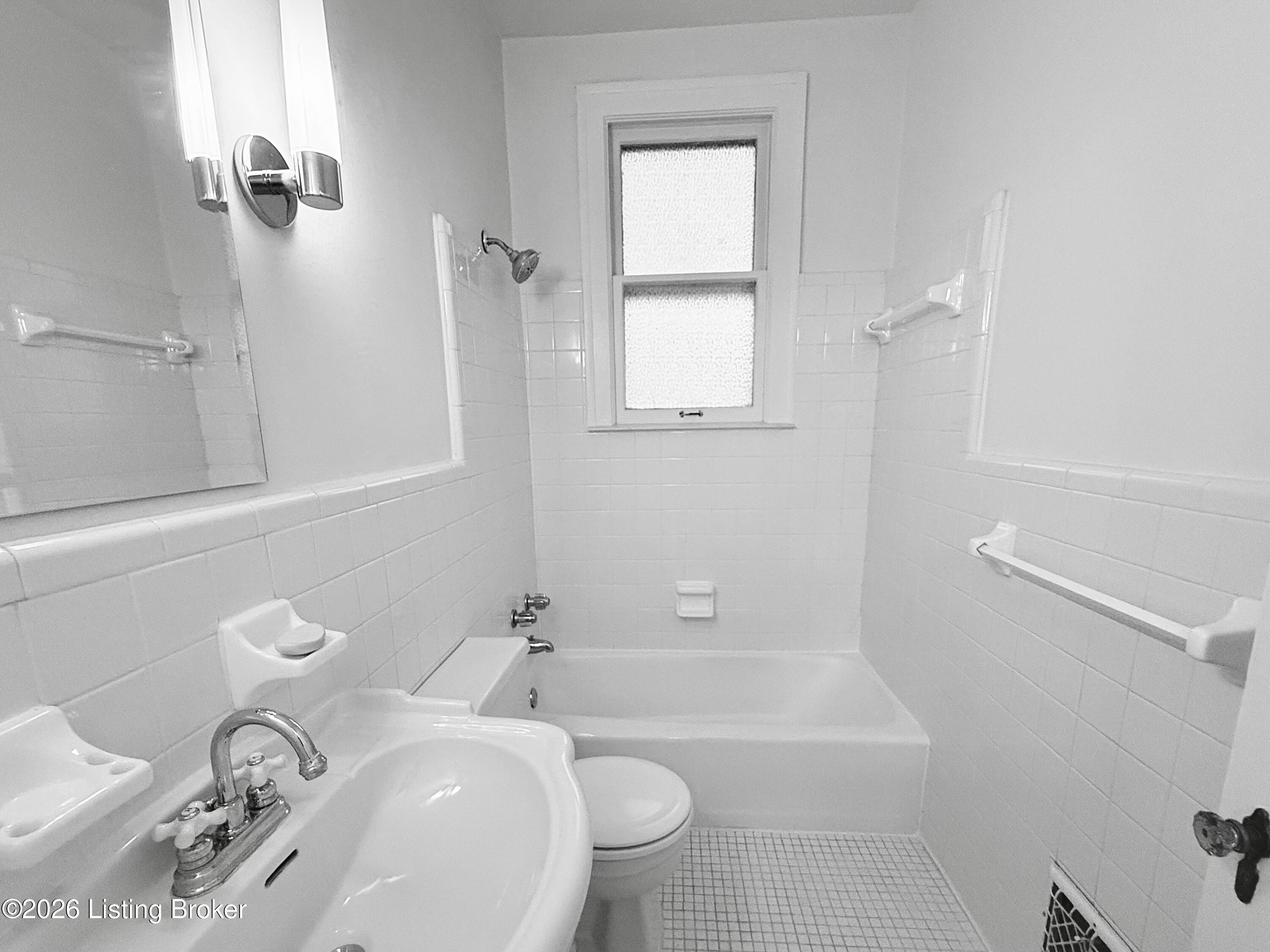 2306 Woodbourne Ave Apt 8 Property Photo 18