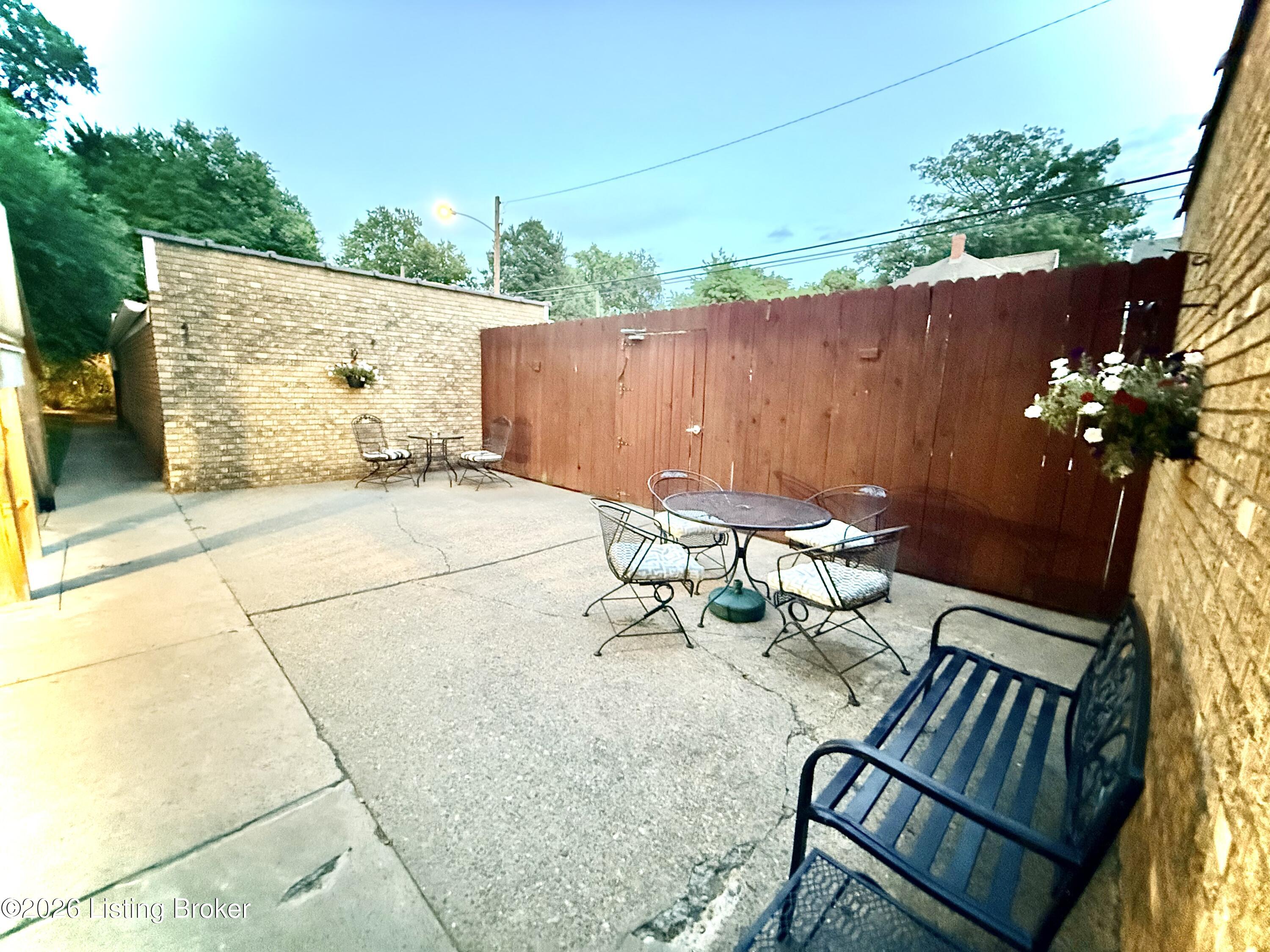 2306 Woodbourne Ave Apt 8 Property Photo 26