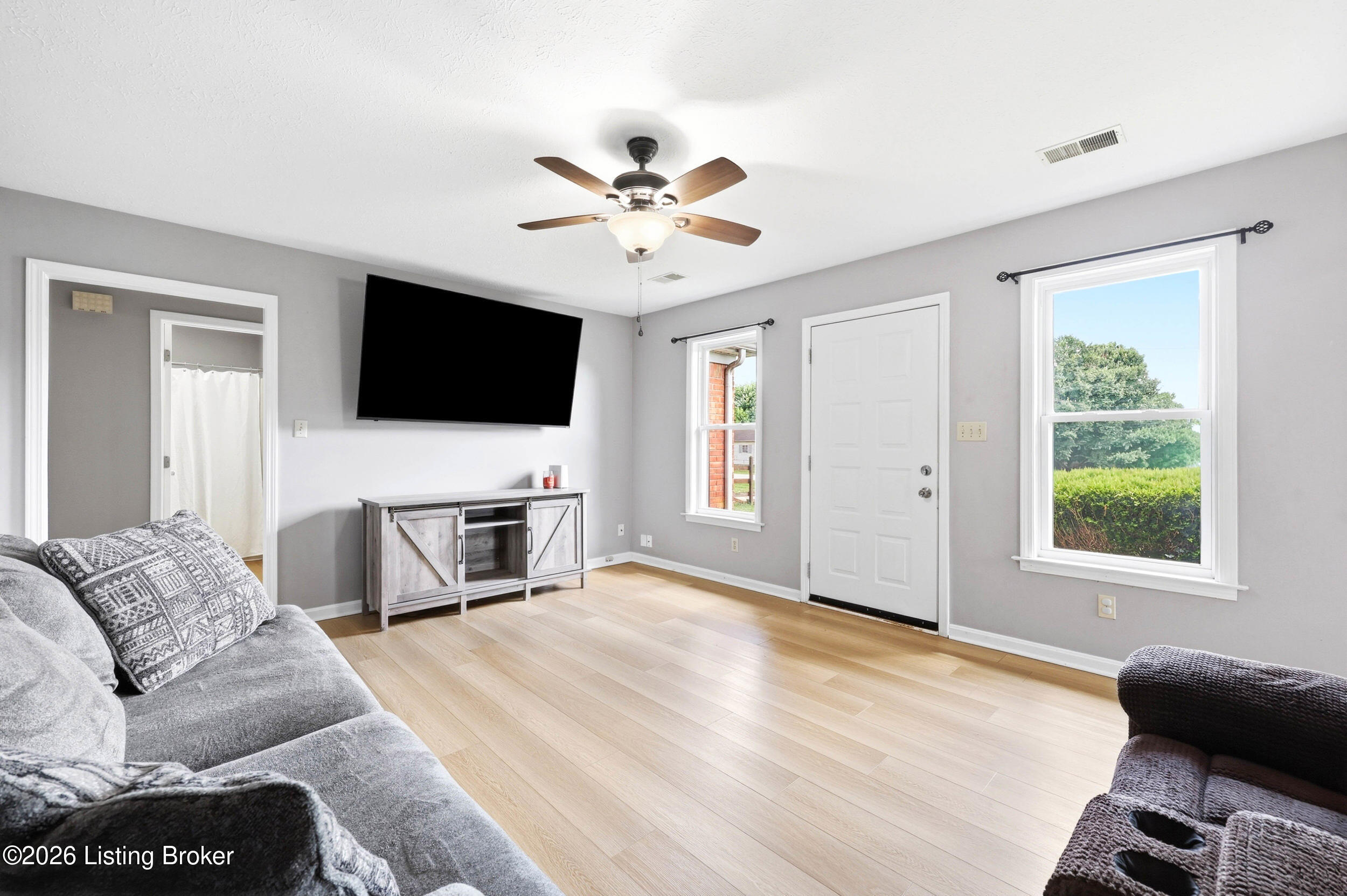 164 Scenic Dr Property Photo 4