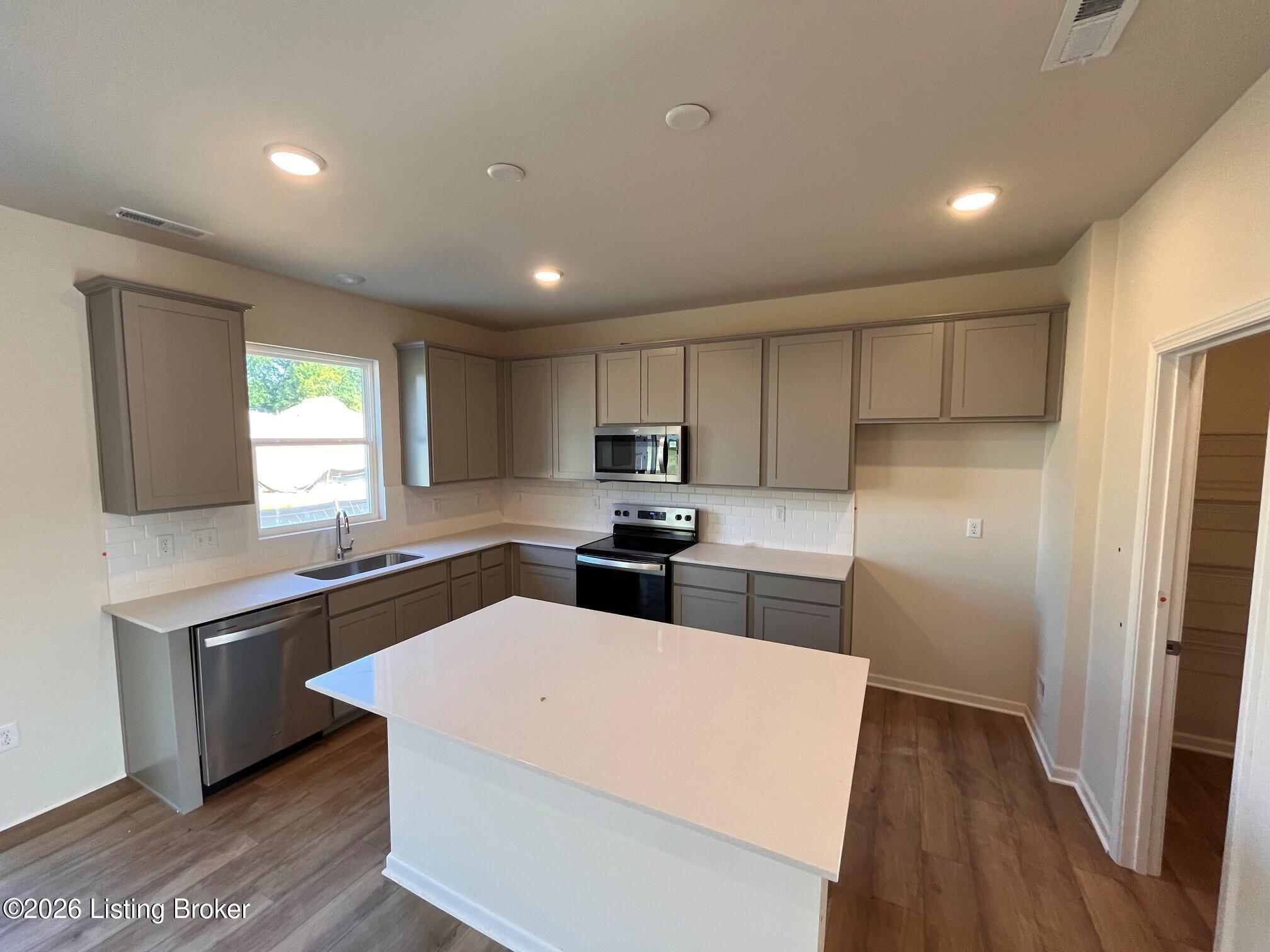 8413 Hollis View Way Property Photo 5