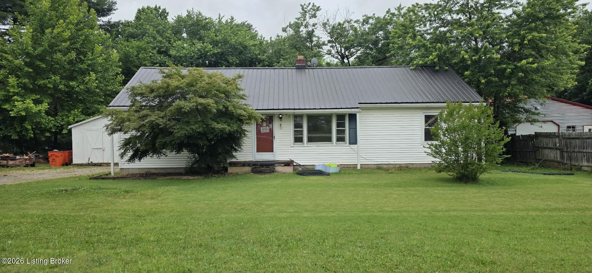 1950 Hodgenville Rd Property Photo 1