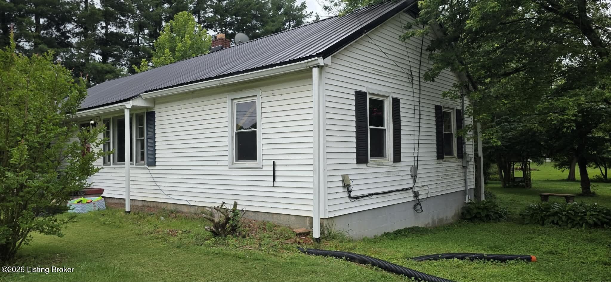 1950 Hodgenville Rd Property Photo 2