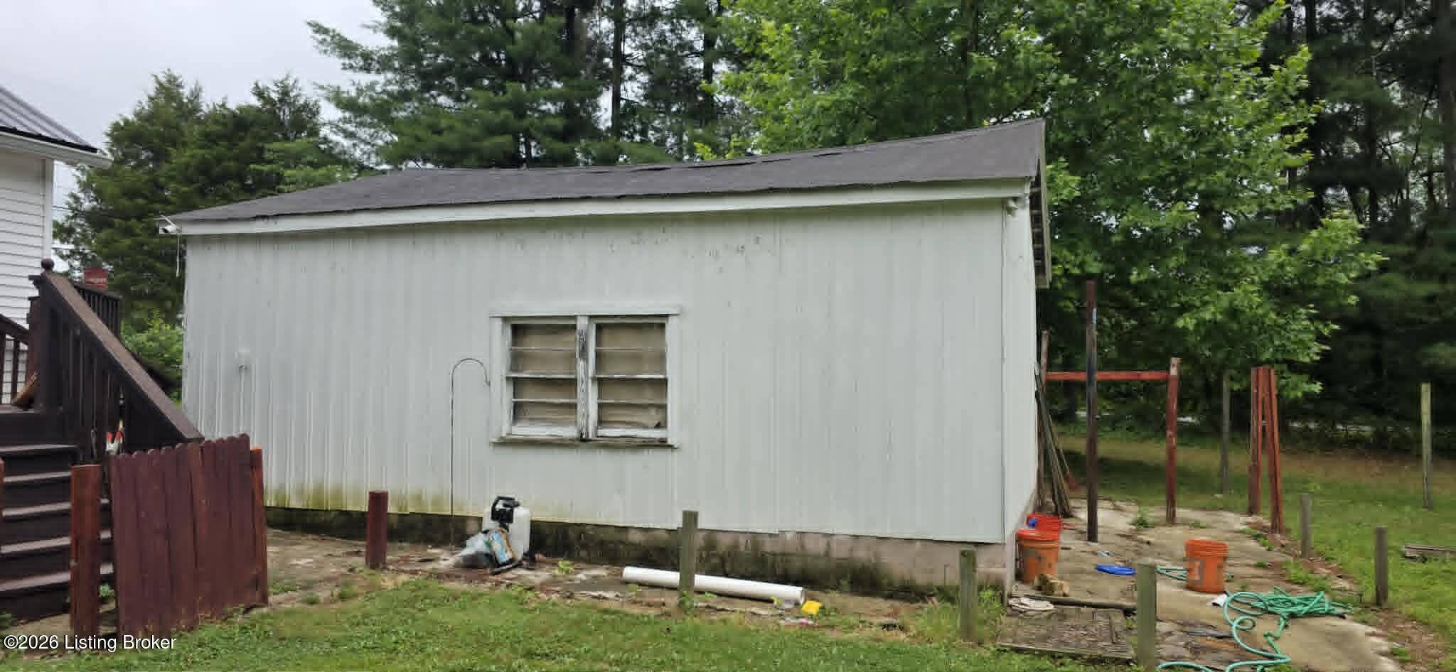 1950 Hodgenville Rd Property Photo 4