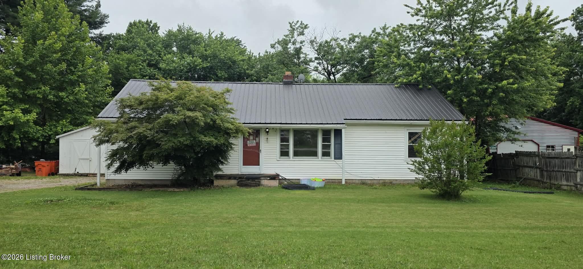 1950 Hodgenville Rd Property Photo 11