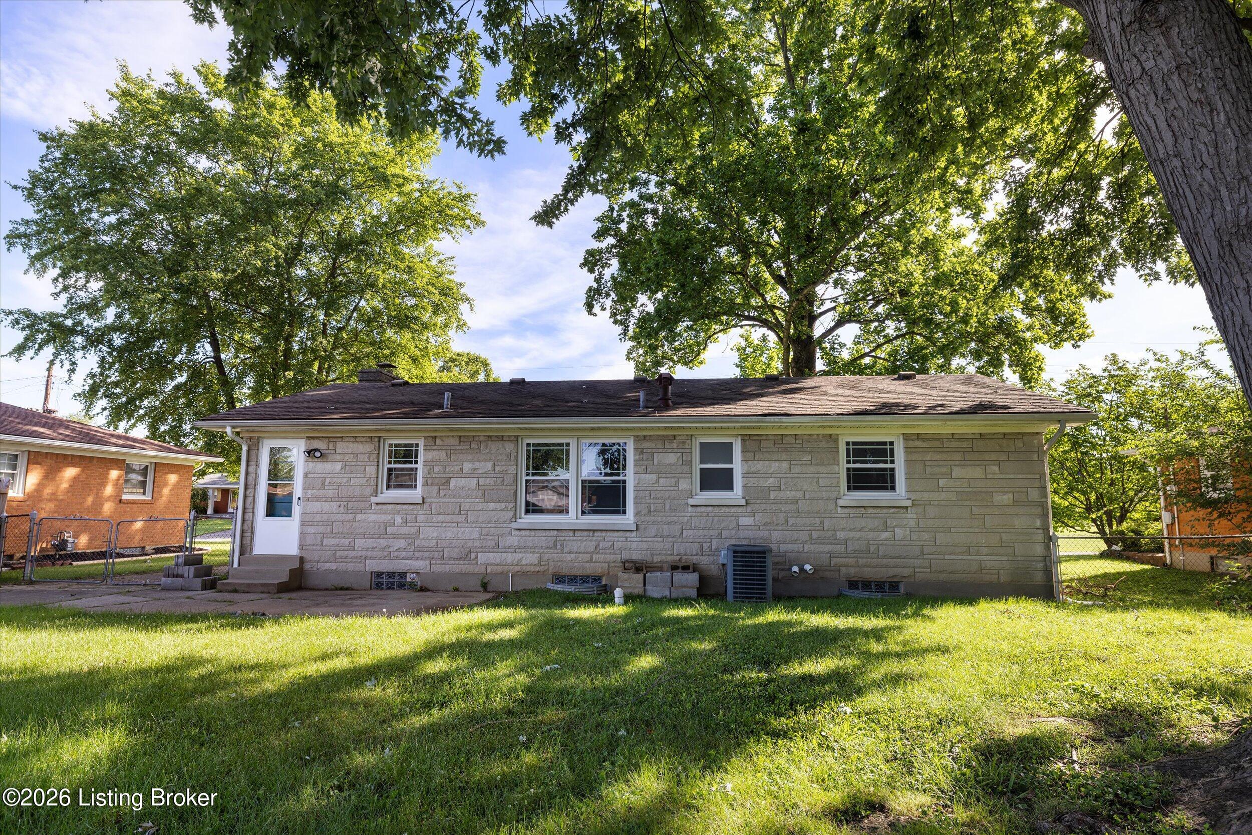 5212 Mercury Dr Property Photo 4