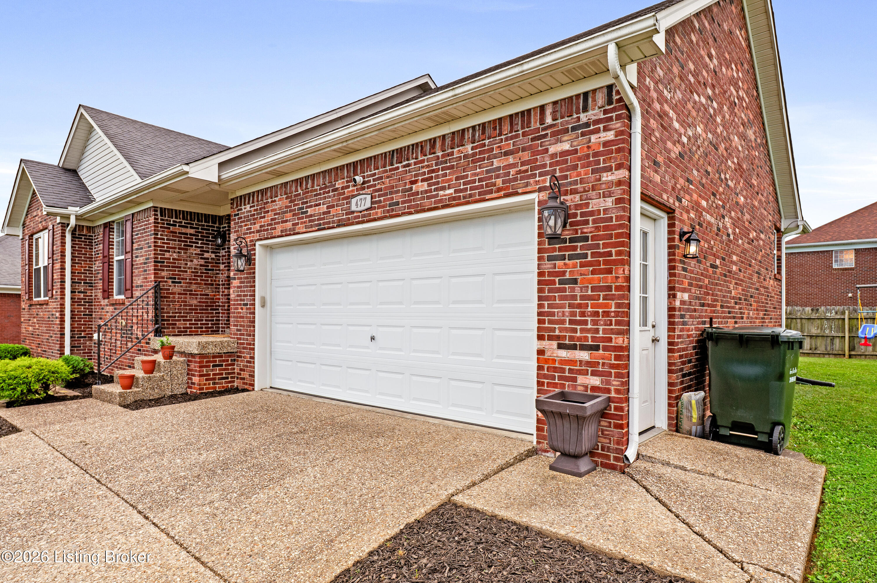 477 Erin Cir Property Photo 5