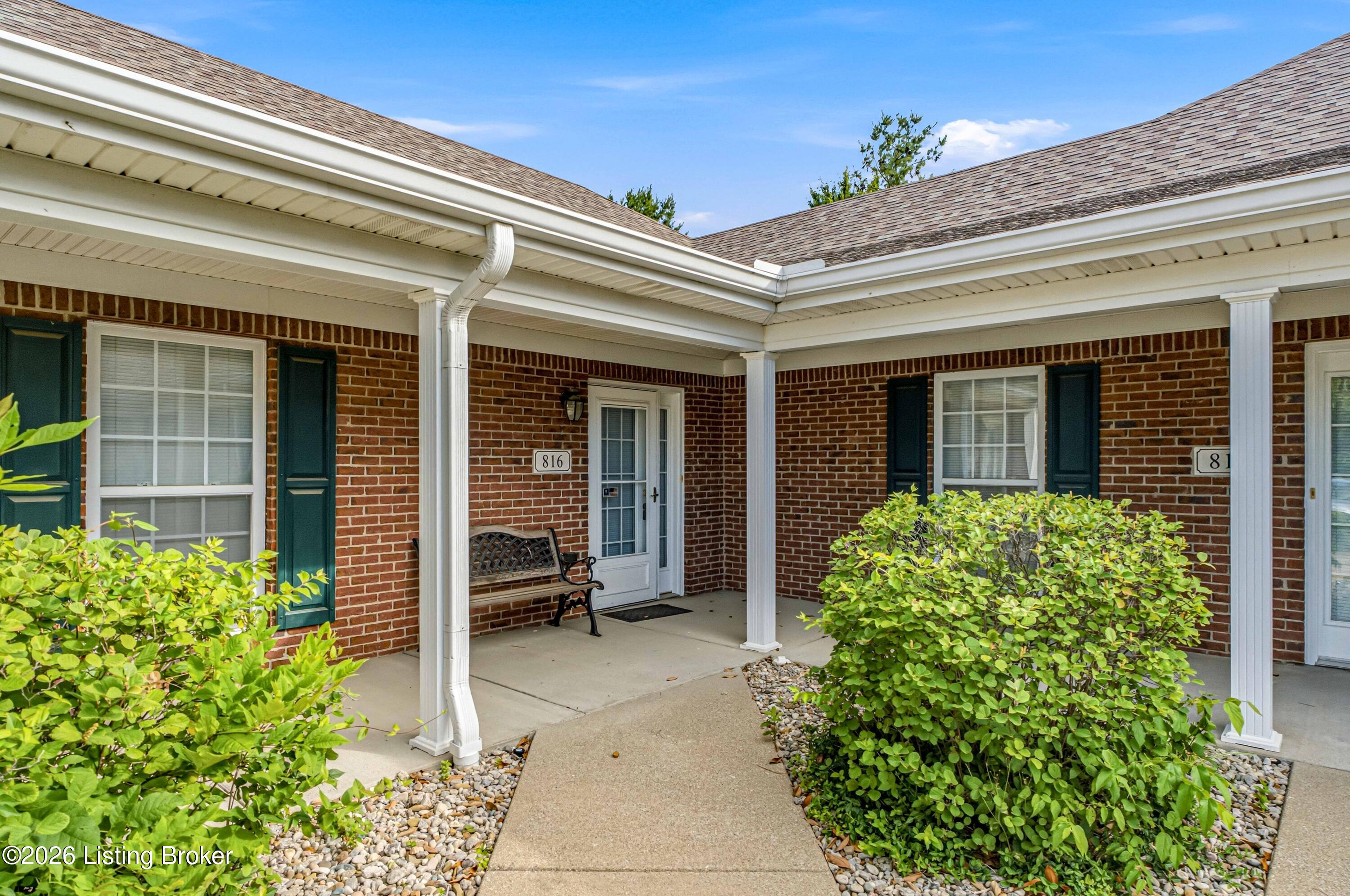 816 Garden Pointe Dr Property Photo 1
