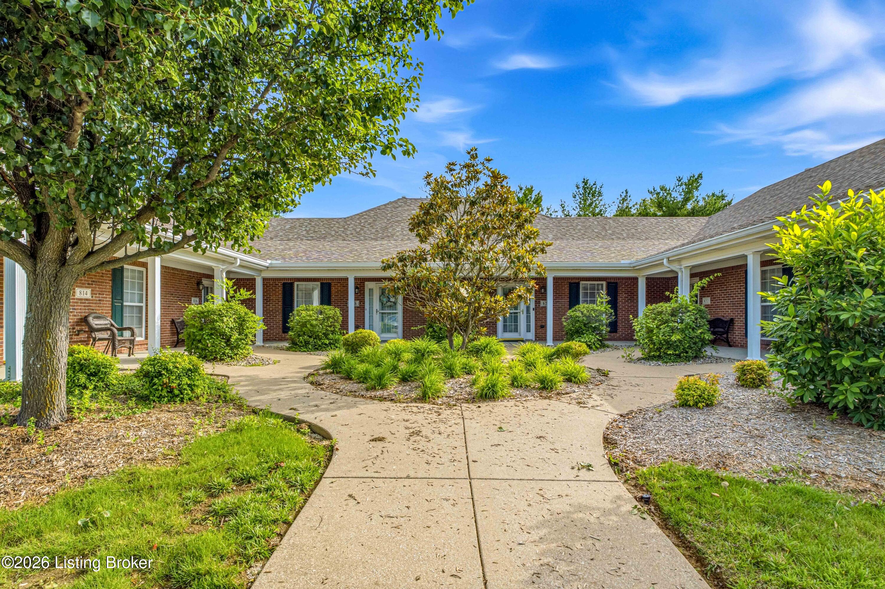 816 Garden Pointe Dr Property Photo 4