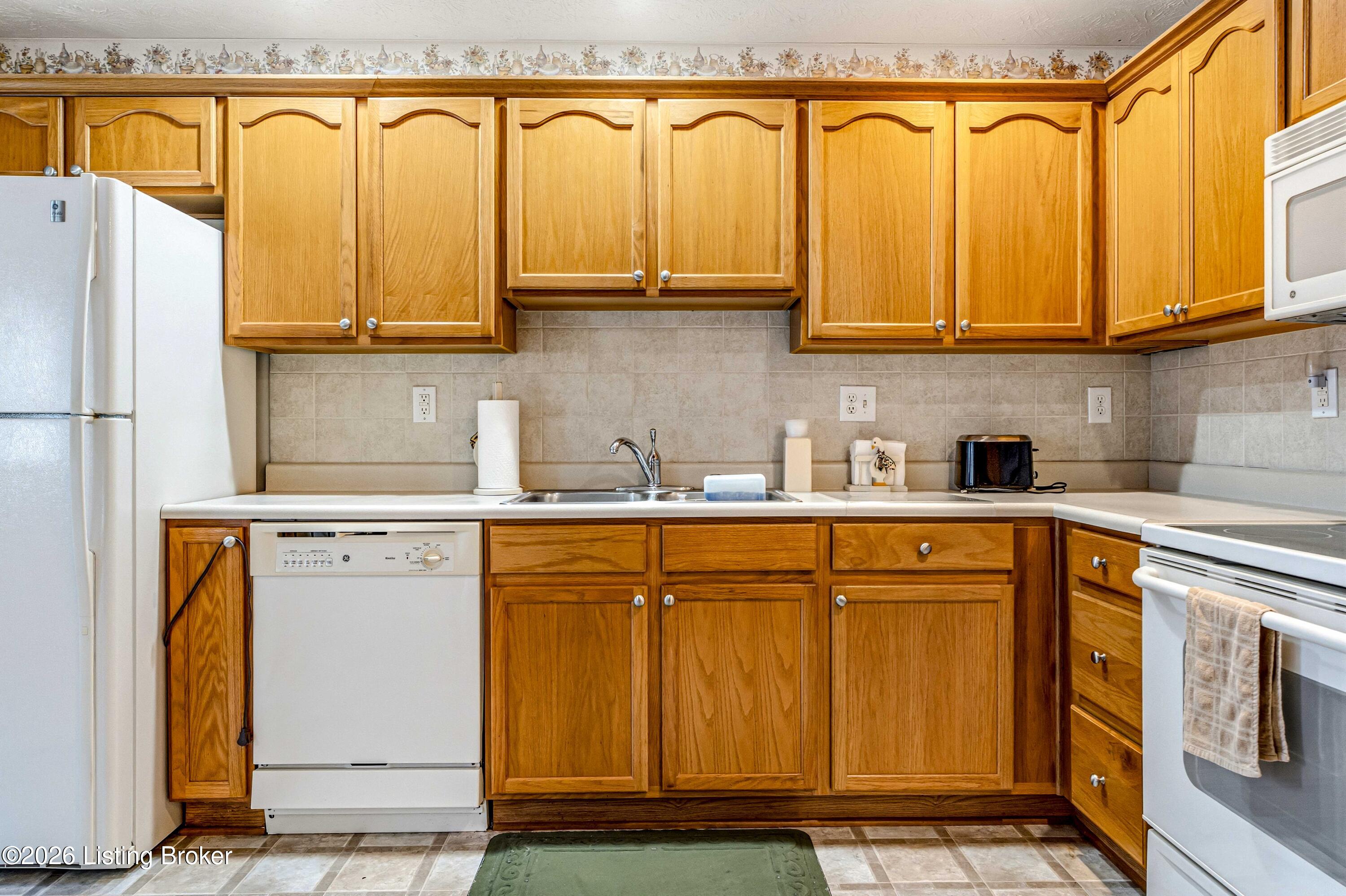 816 Garden Pointe Dr Property Photo 11