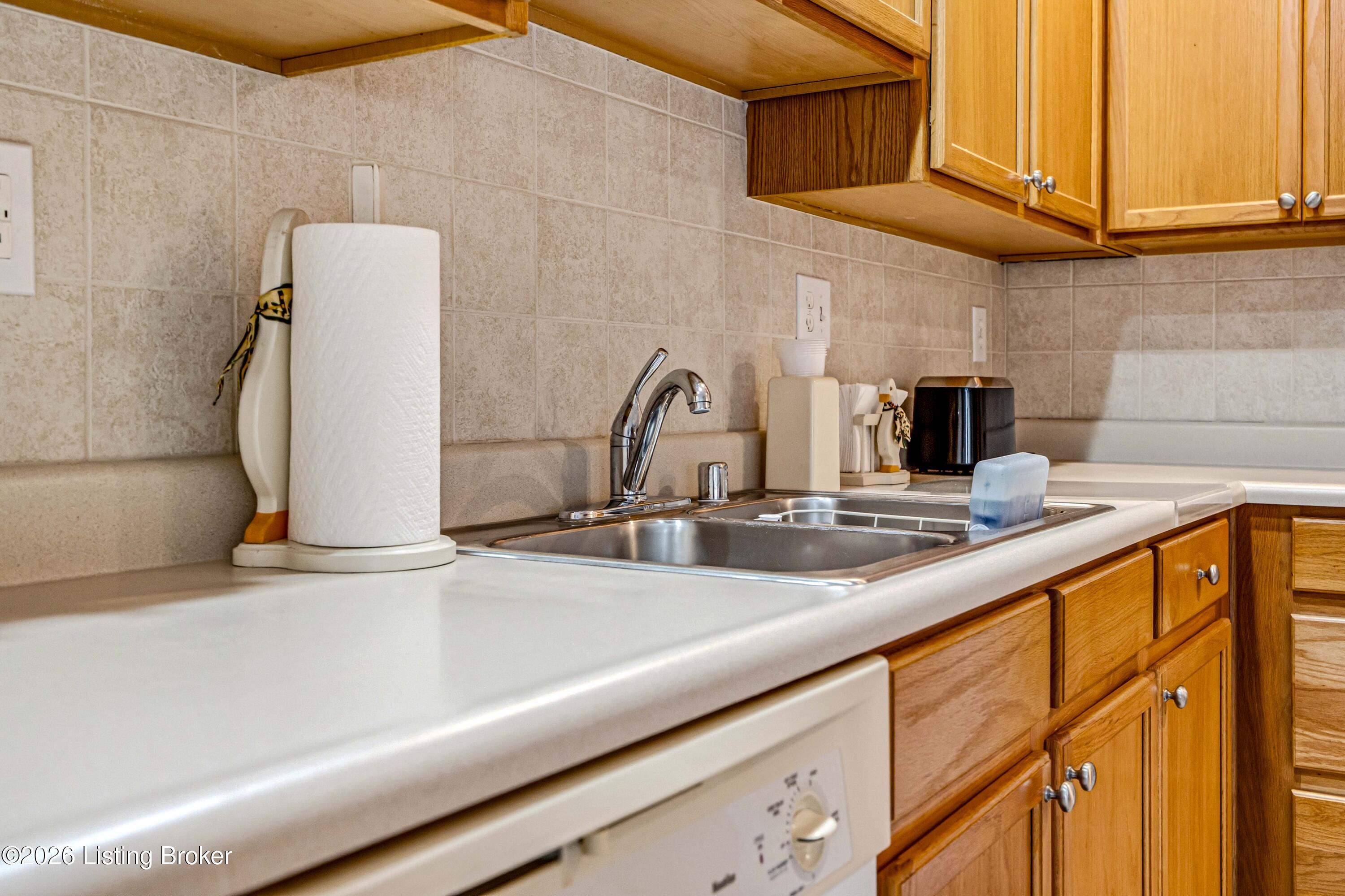 816 Garden Pointe Dr Property Photo 12