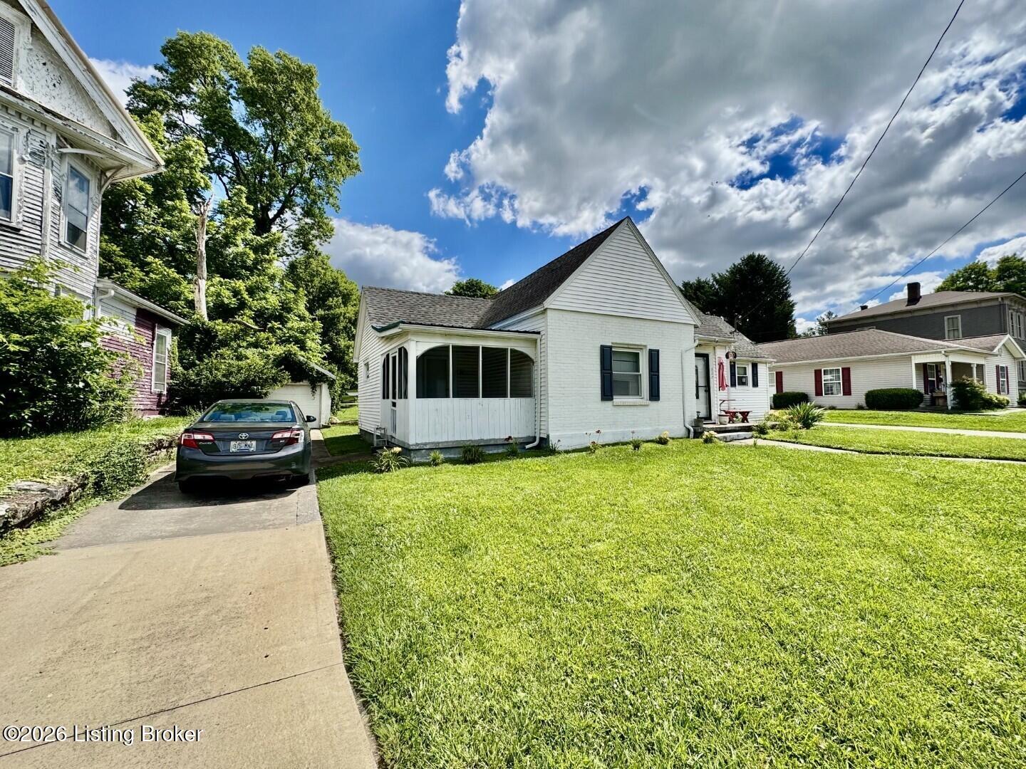 327 E Main St Property Photo 2