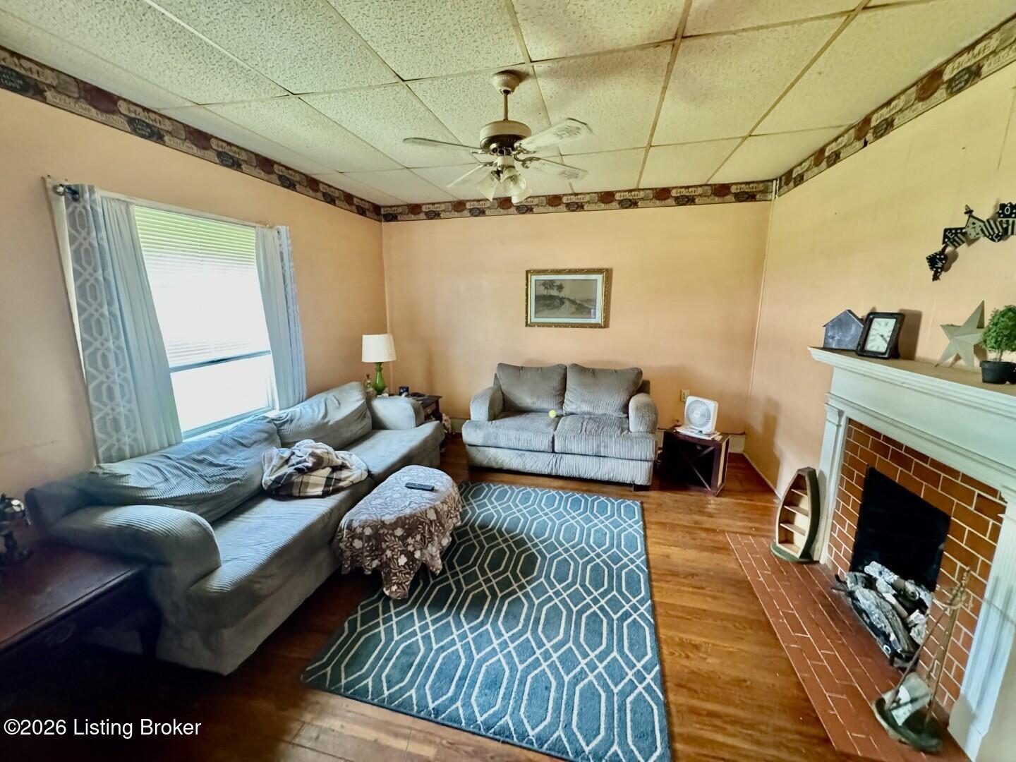 327 E Main St Property Photo 5