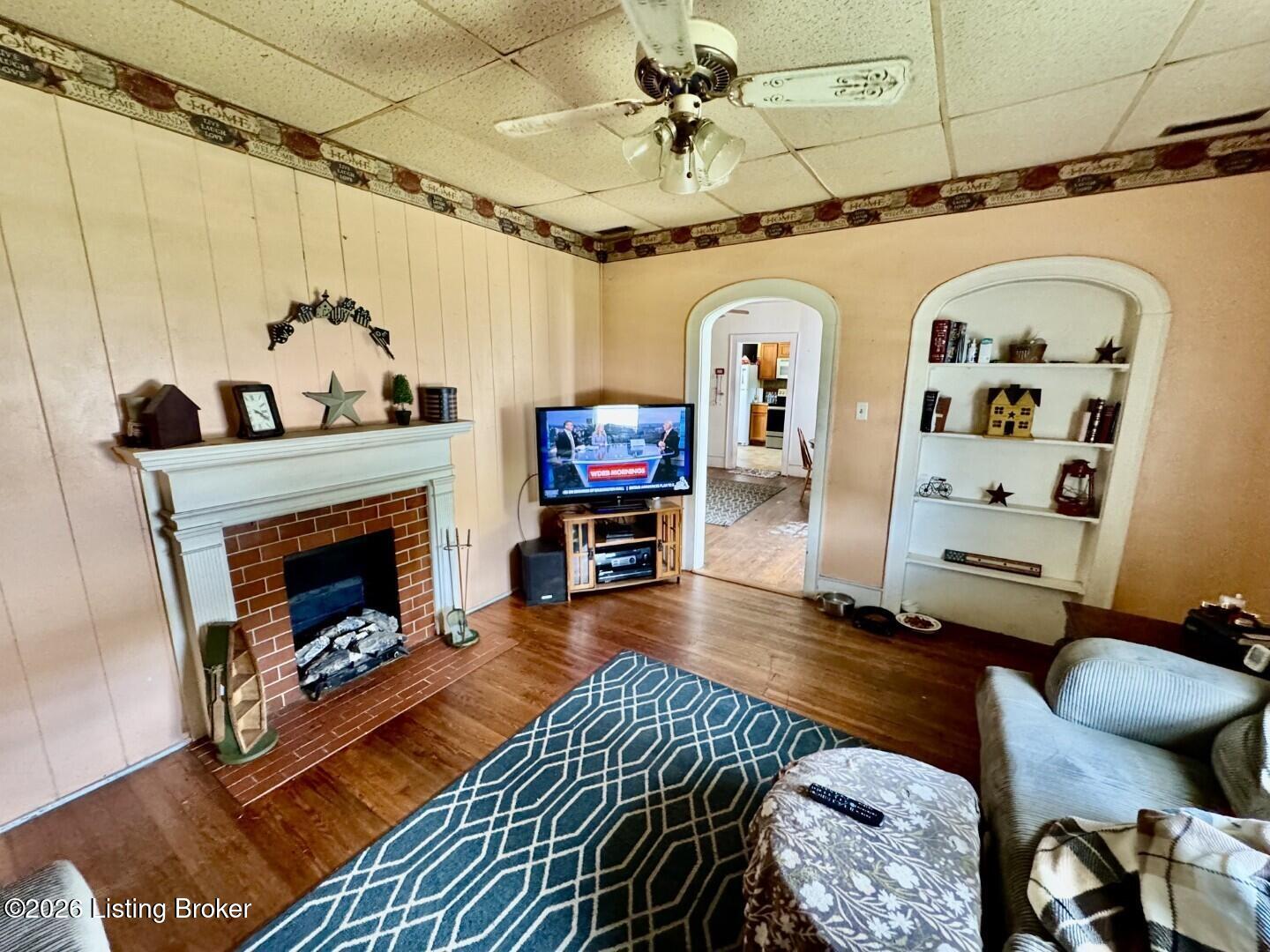 327 E Main St Property Photo 6