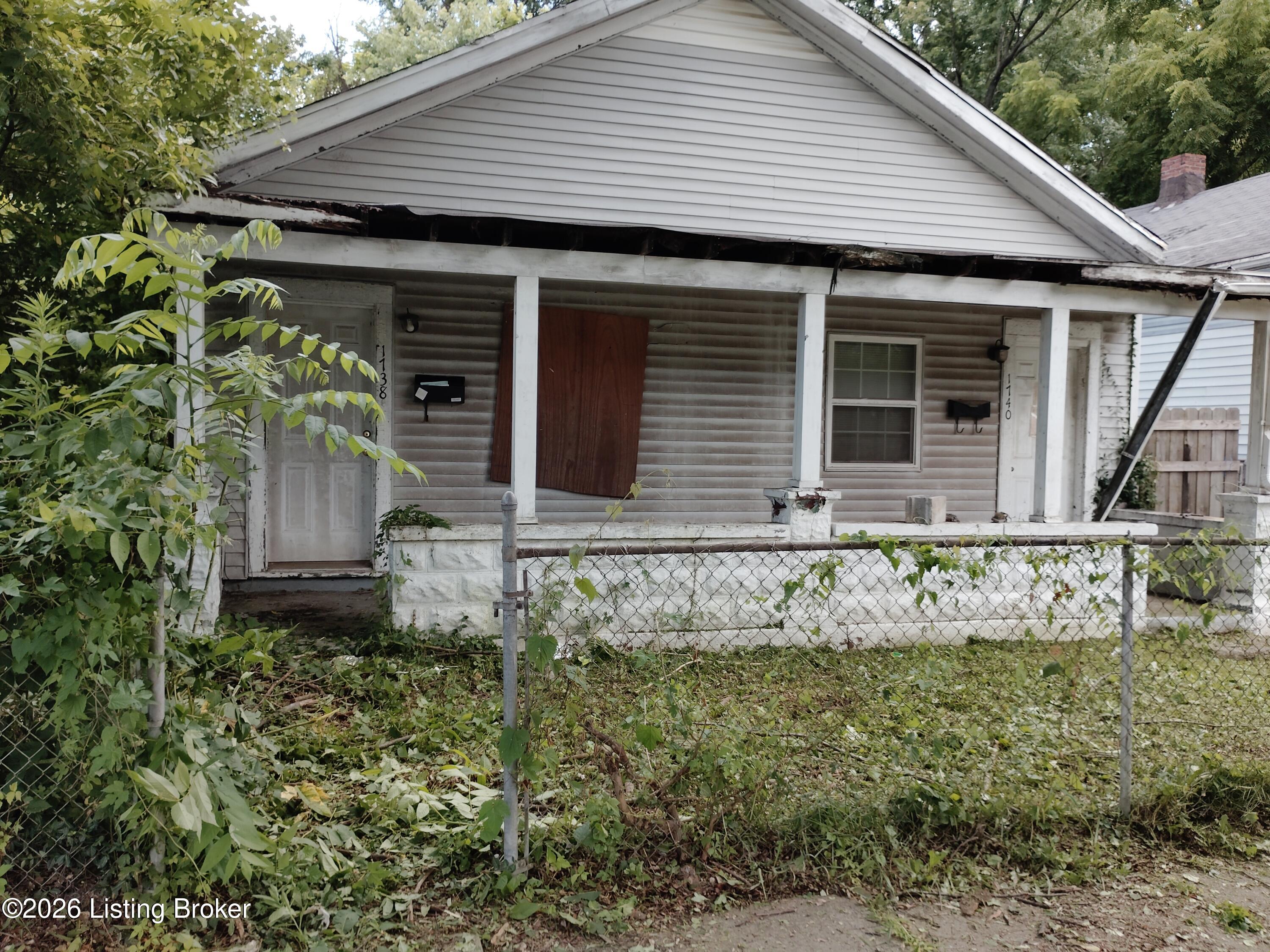 1738 W Ormsby Ave Property Photo 2