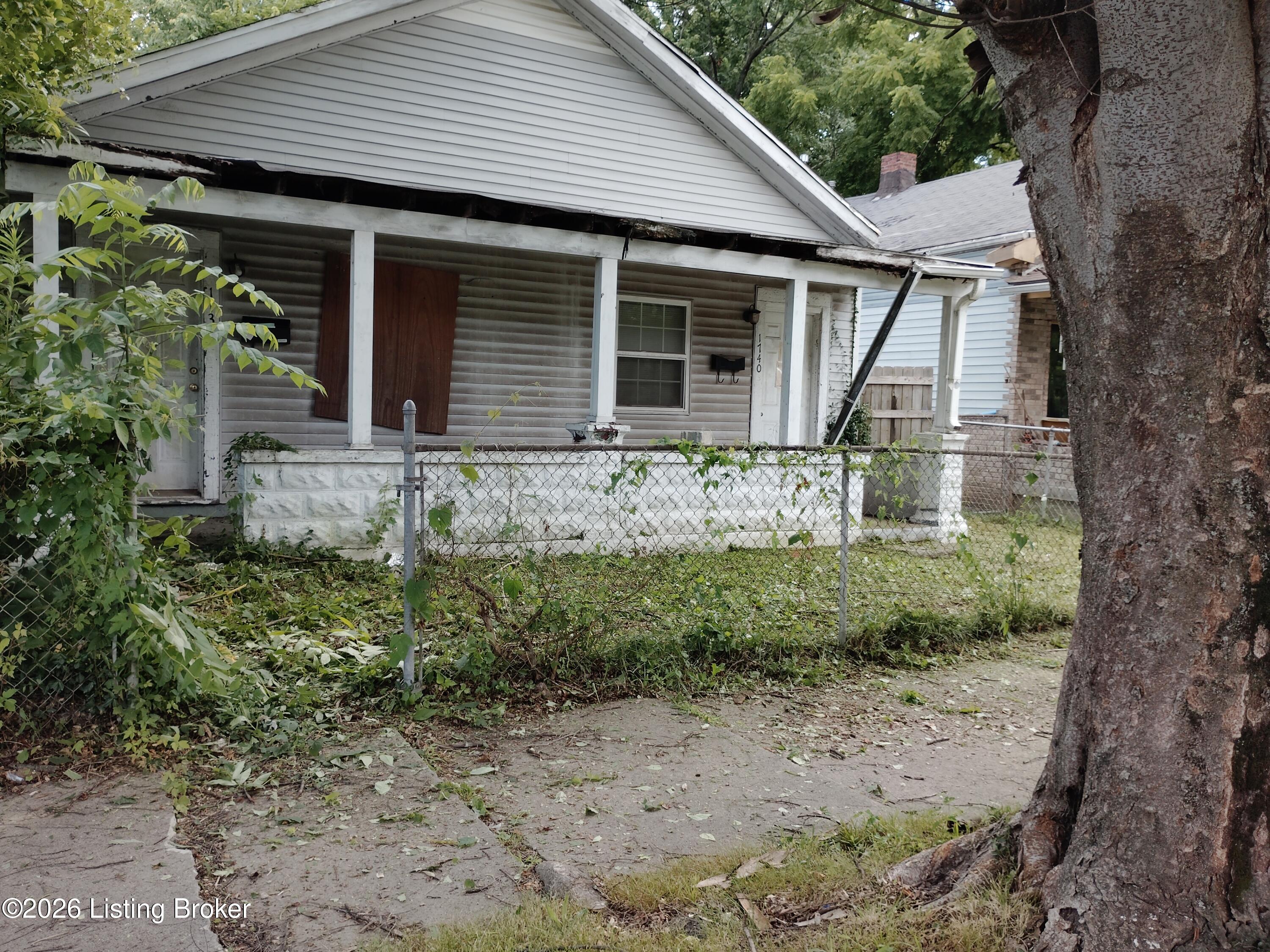 1738 W Ormsby Ave Property Photo 3
