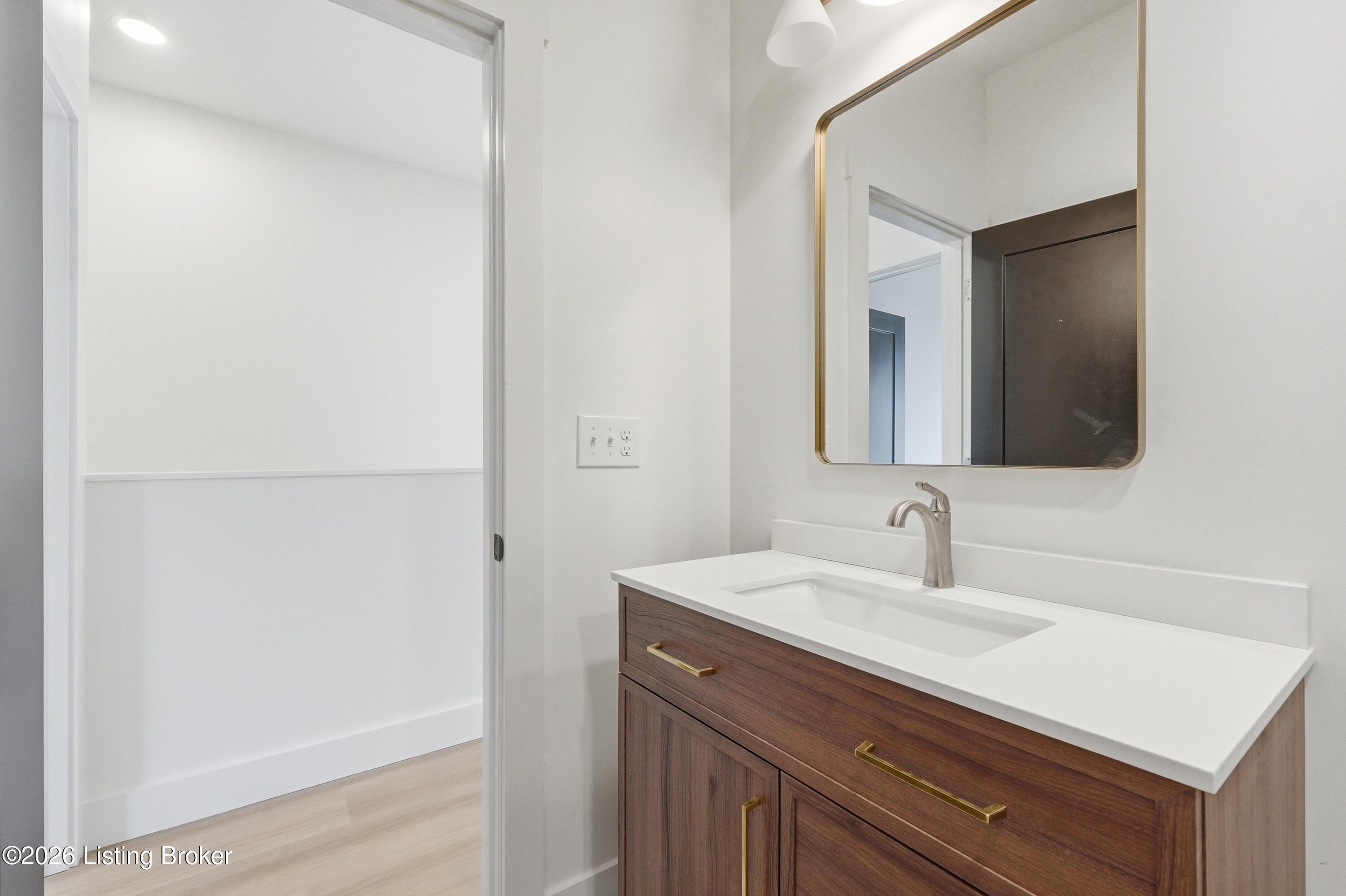 514 E Ormsby Ave Property Photo 21
