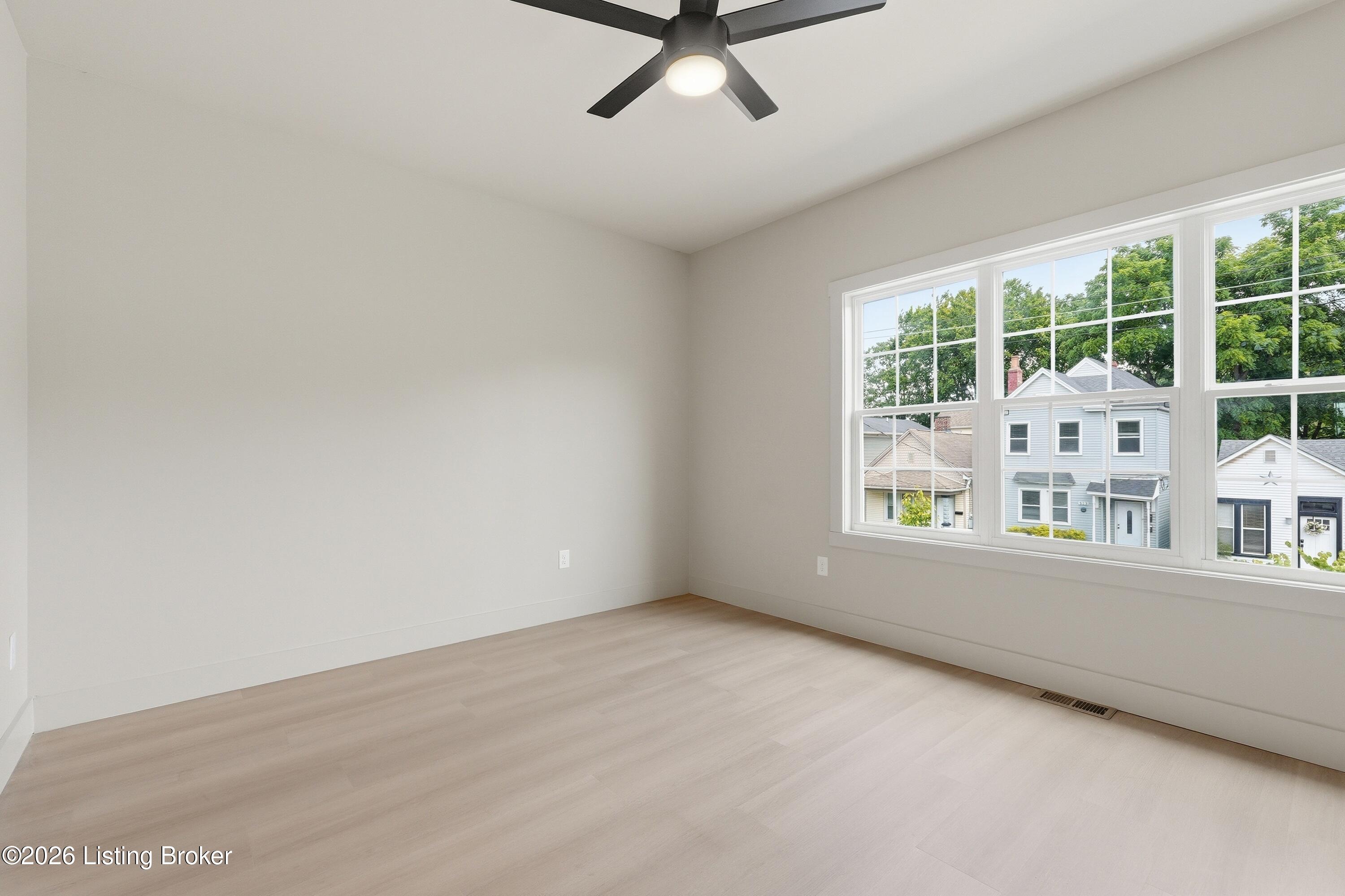 514 E Ormsby Ave Property Photo 22
