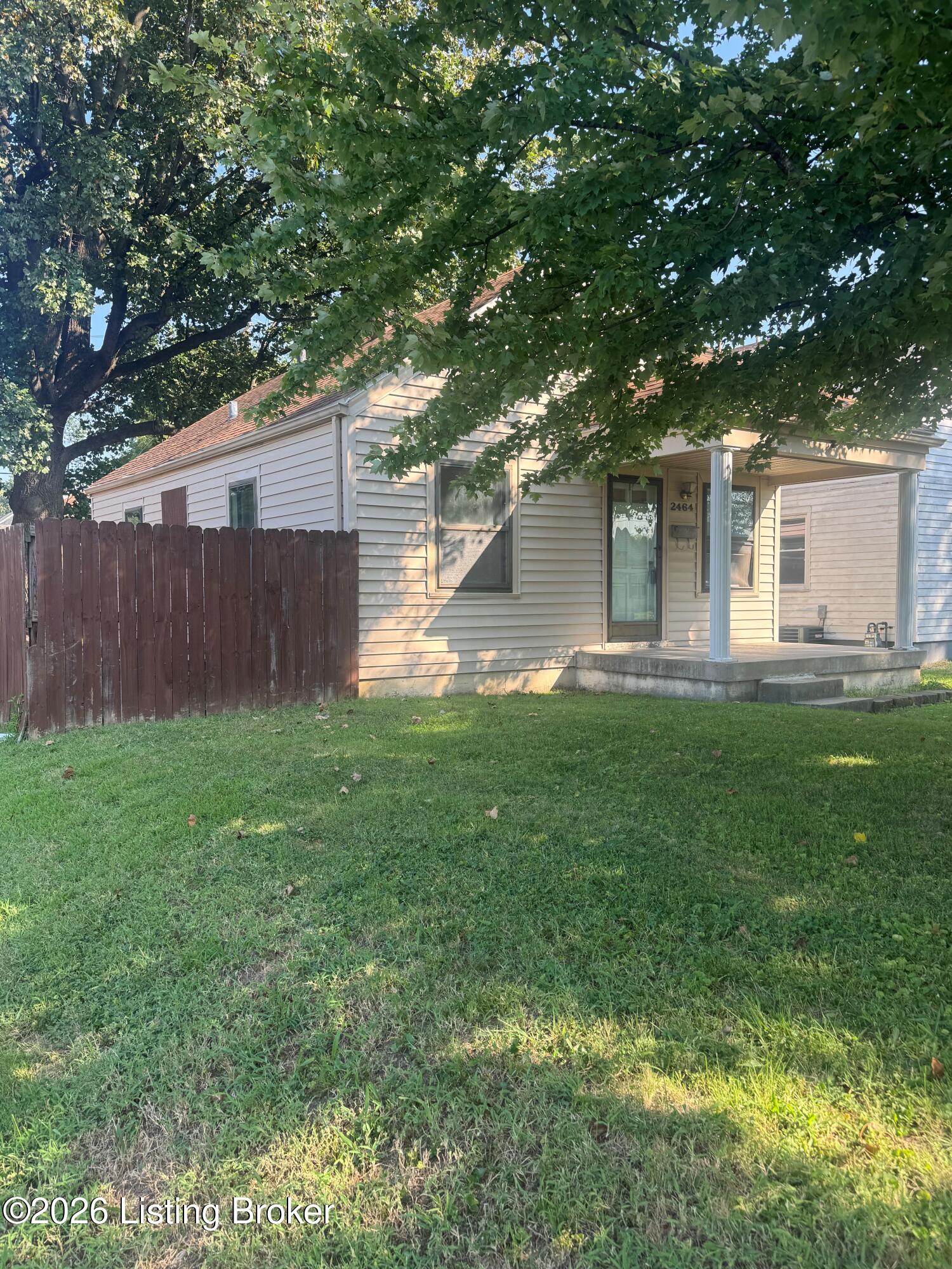 2464 Lindbergh Dr Property Photo 2