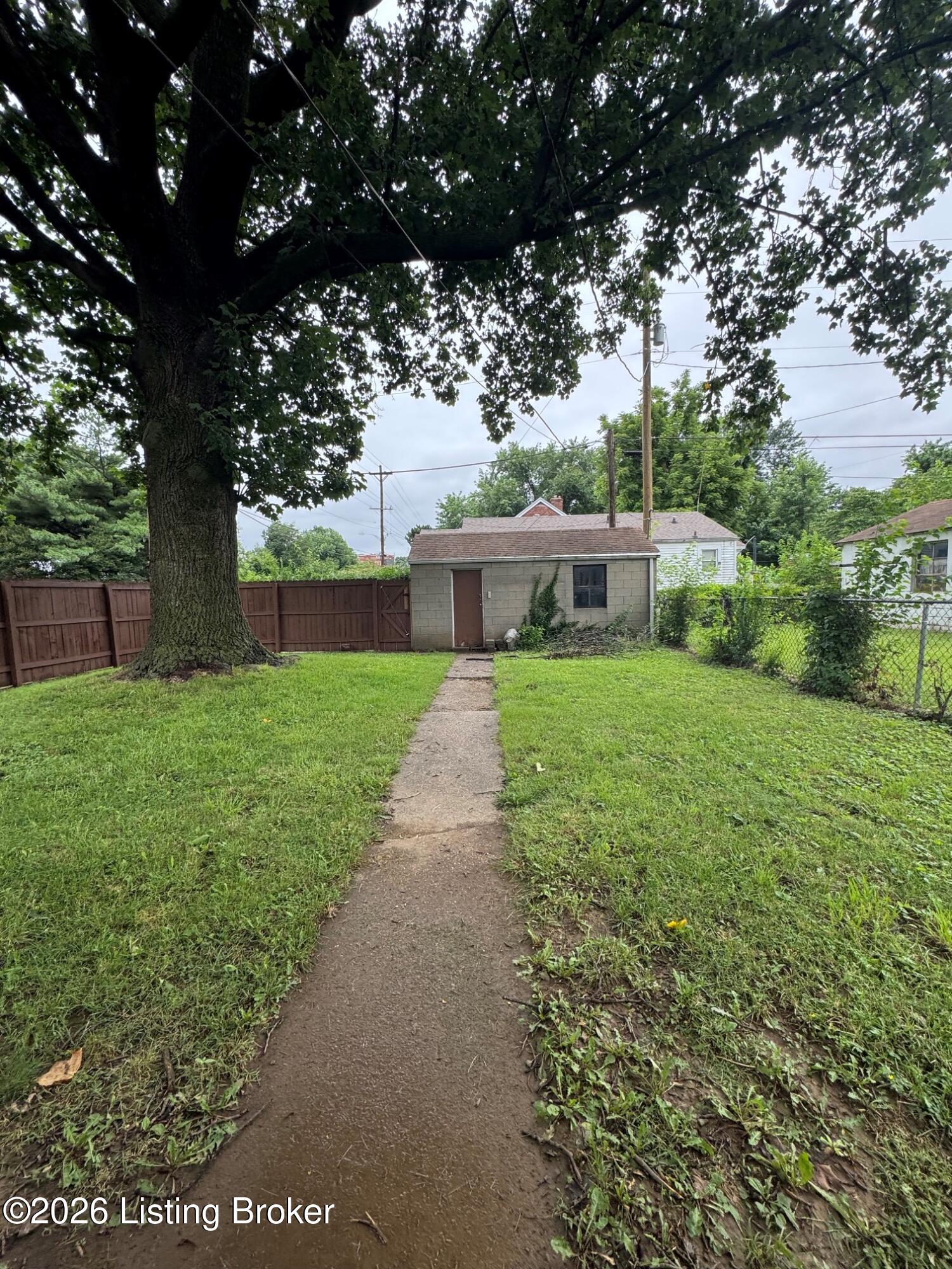 2464 Lindbergh Dr Property Photo 11