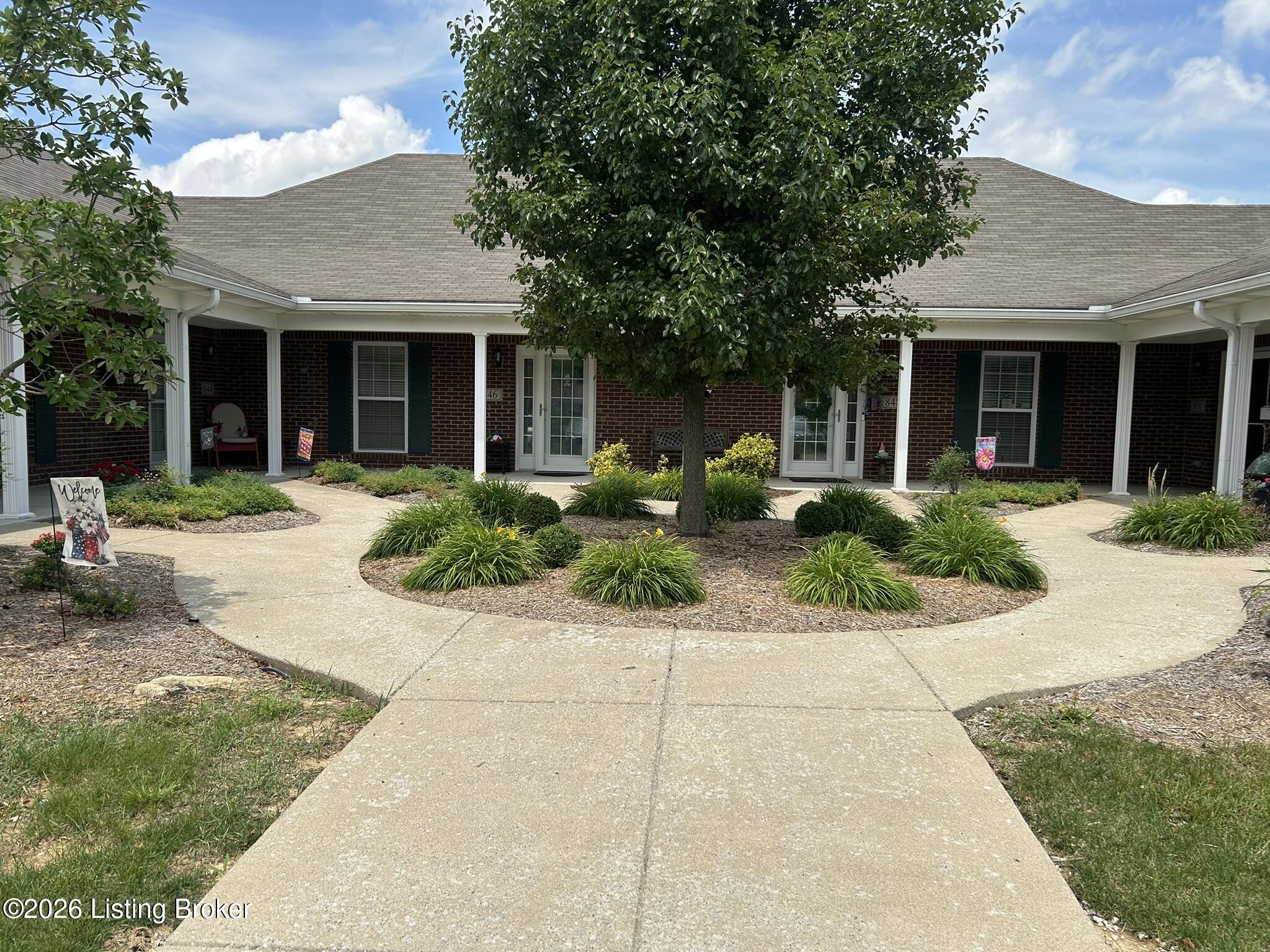 850 Garden Pointe Dr Property Photo 1