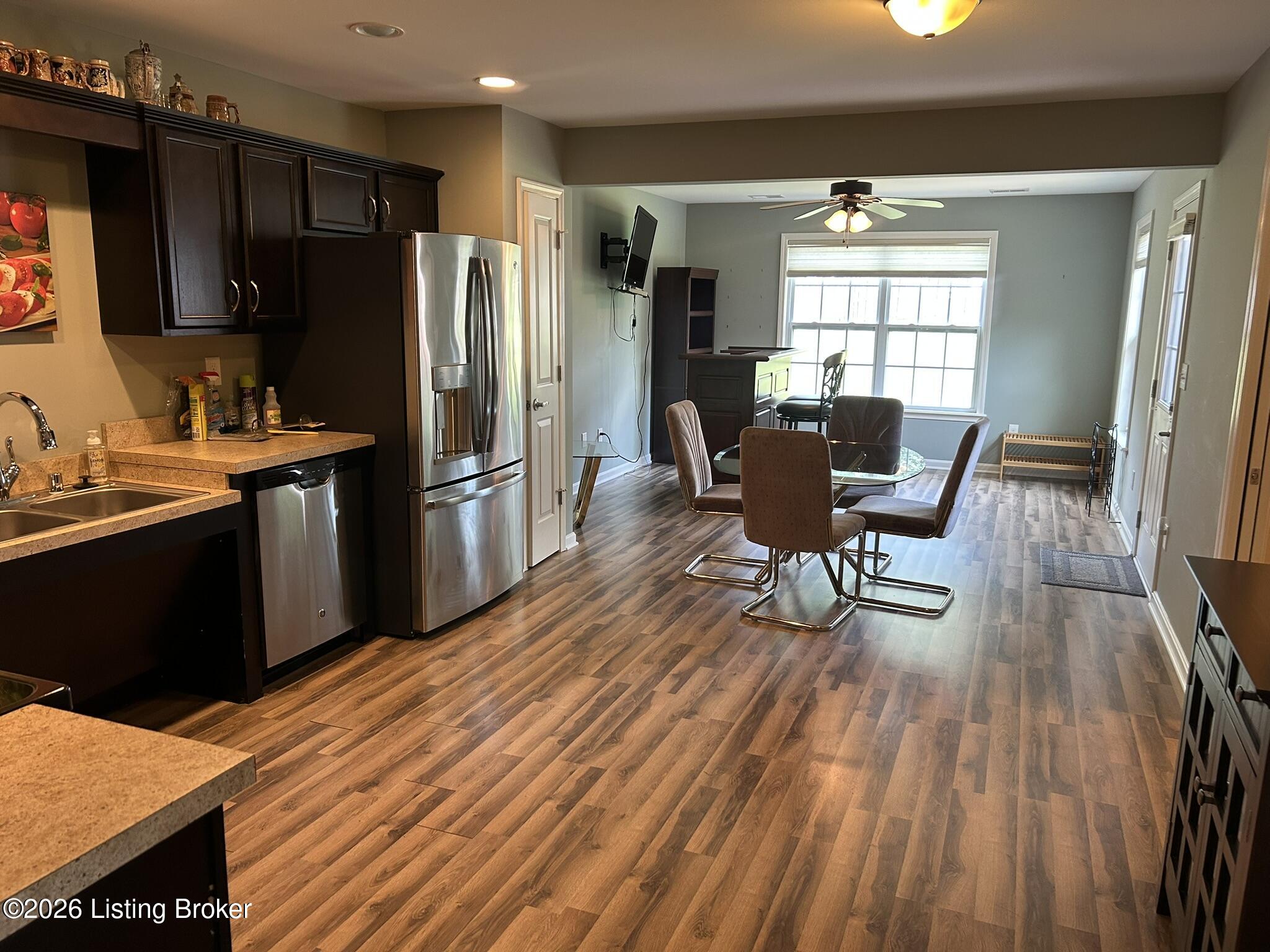 850 Garden Pointe Dr Property Photo 7