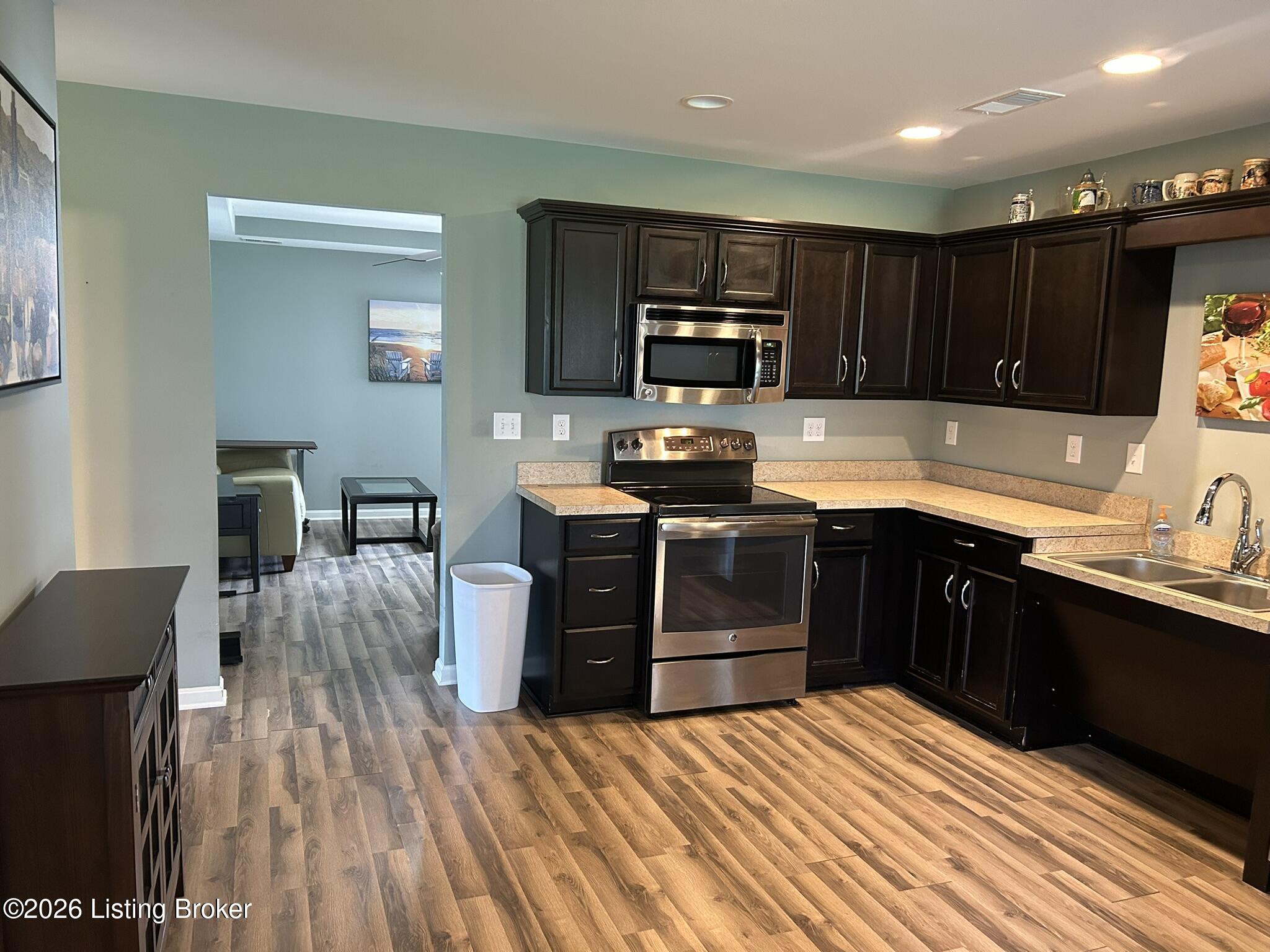 850 Garden Pointe Dr Property Photo 12