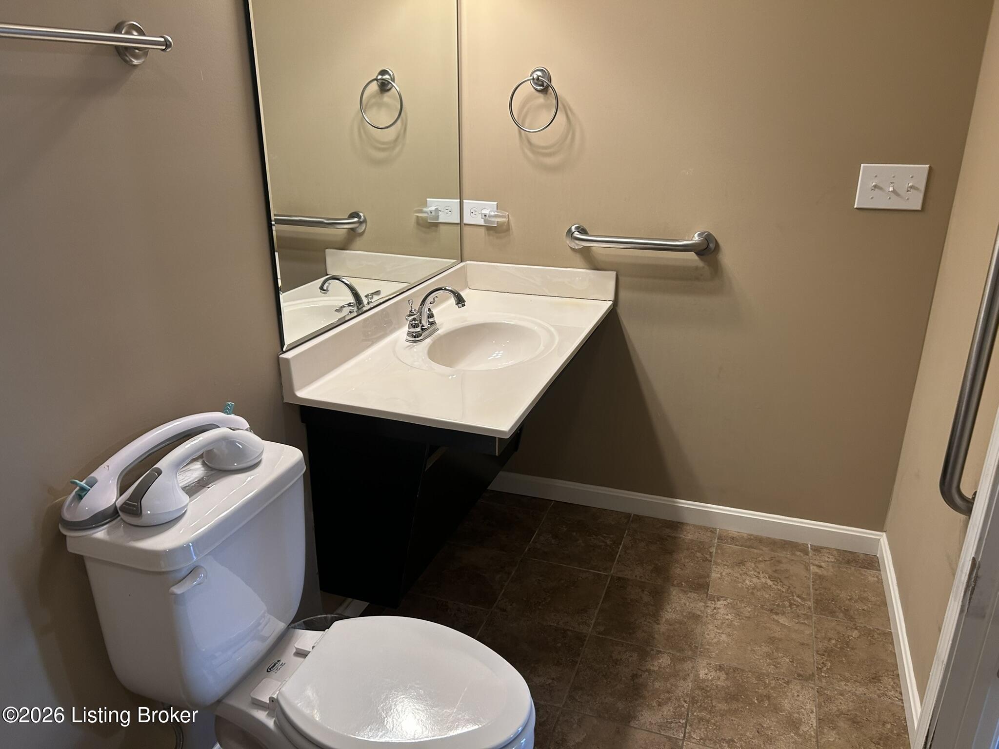 850 Garden Pointe Dr Property Photo 27