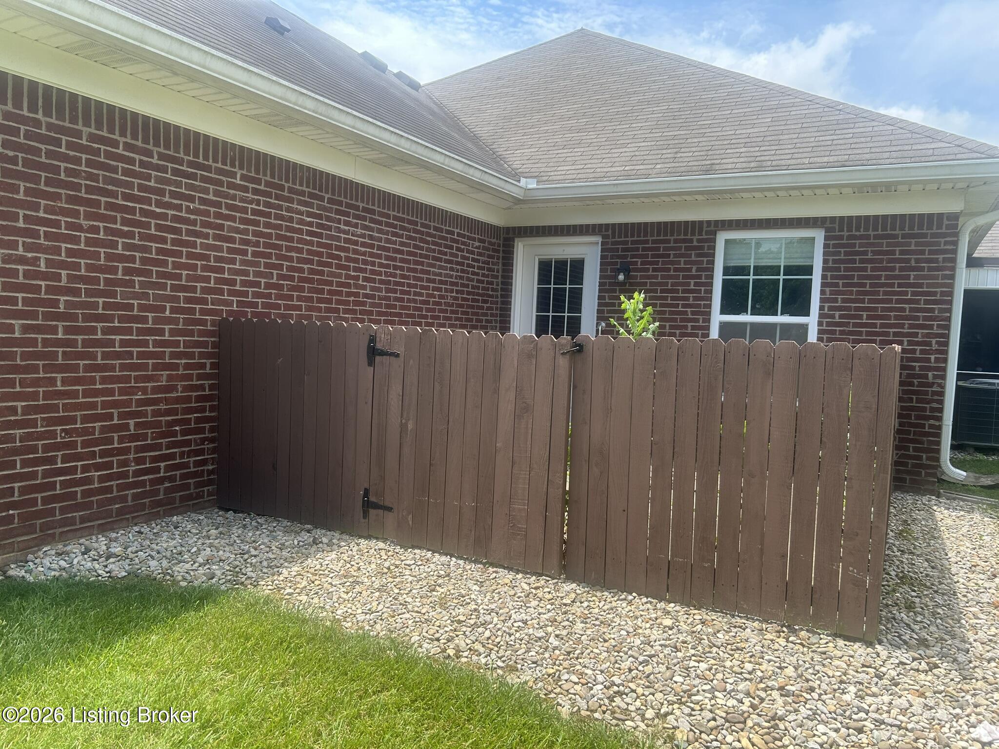 850 Garden Pointe Dr Property Photo 28