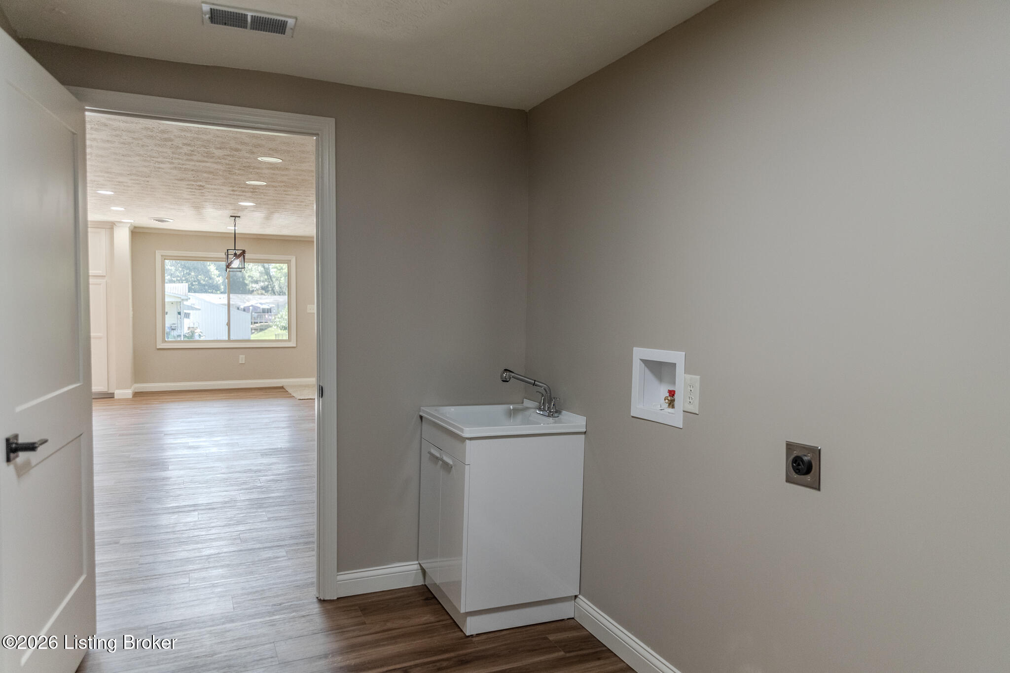 100 Locust St Property Photo 39
