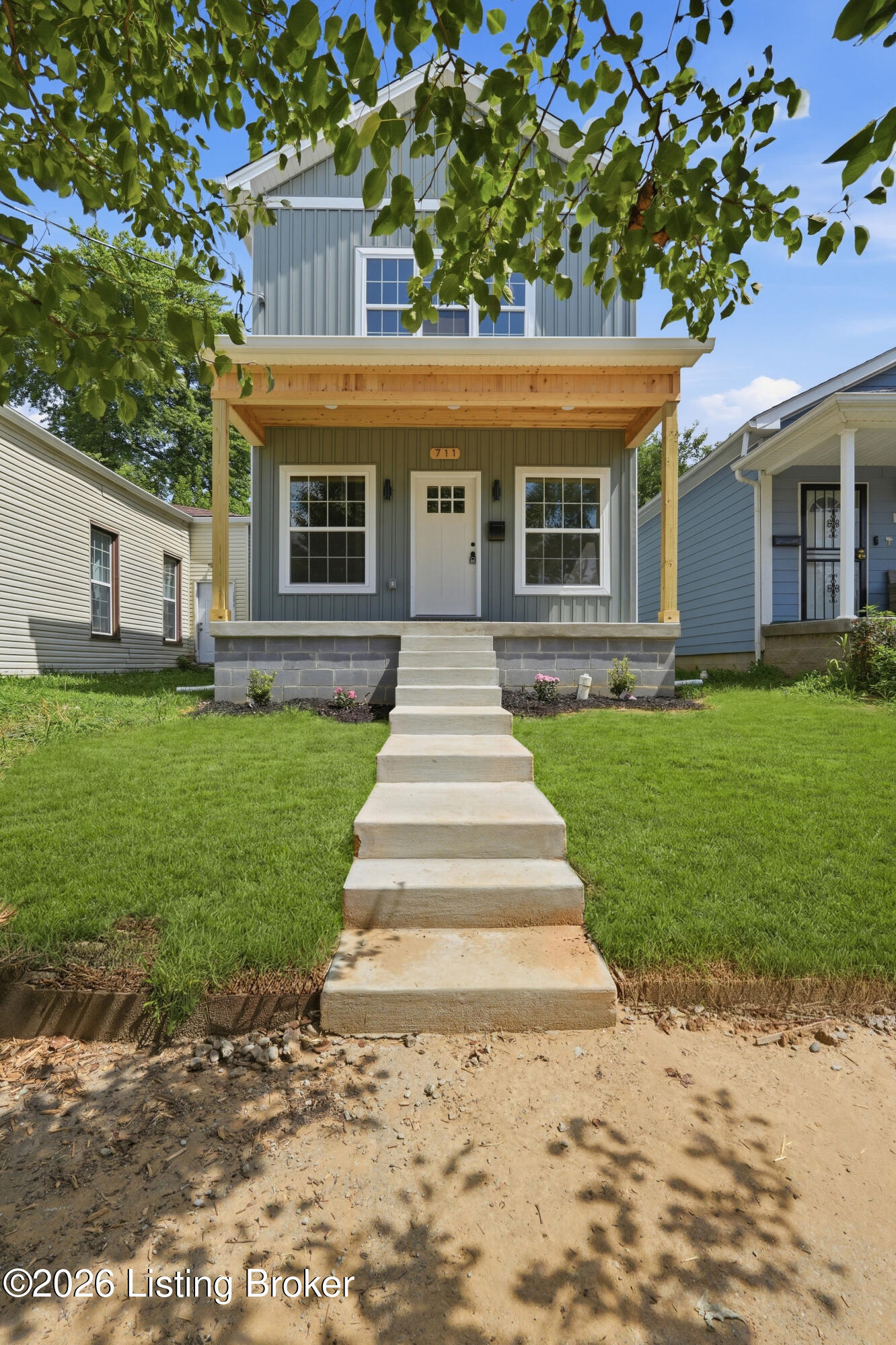 711 E Ormsby Ave Property Photo 2