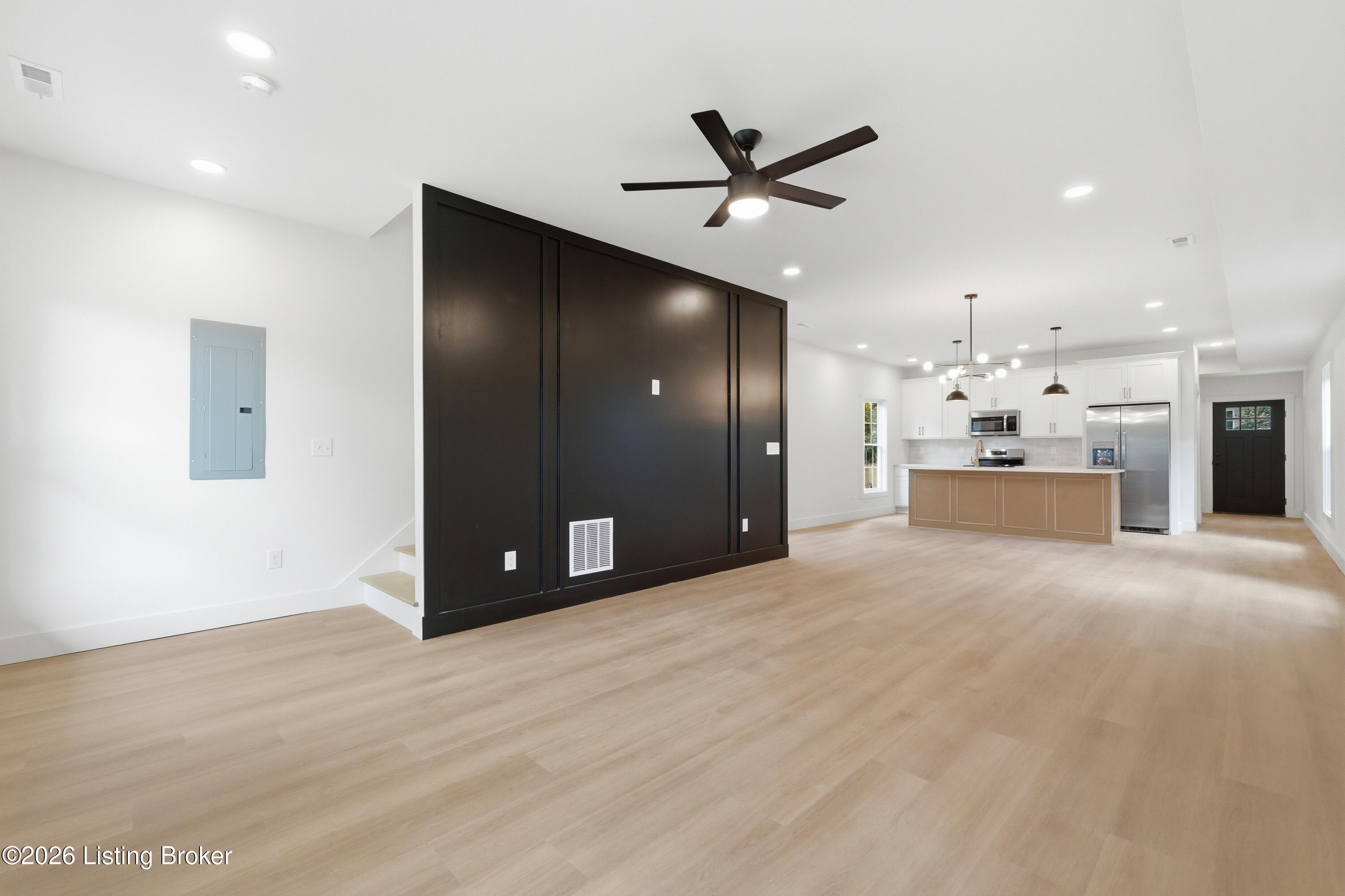 711 E Ormsby Ave Property Photo 6