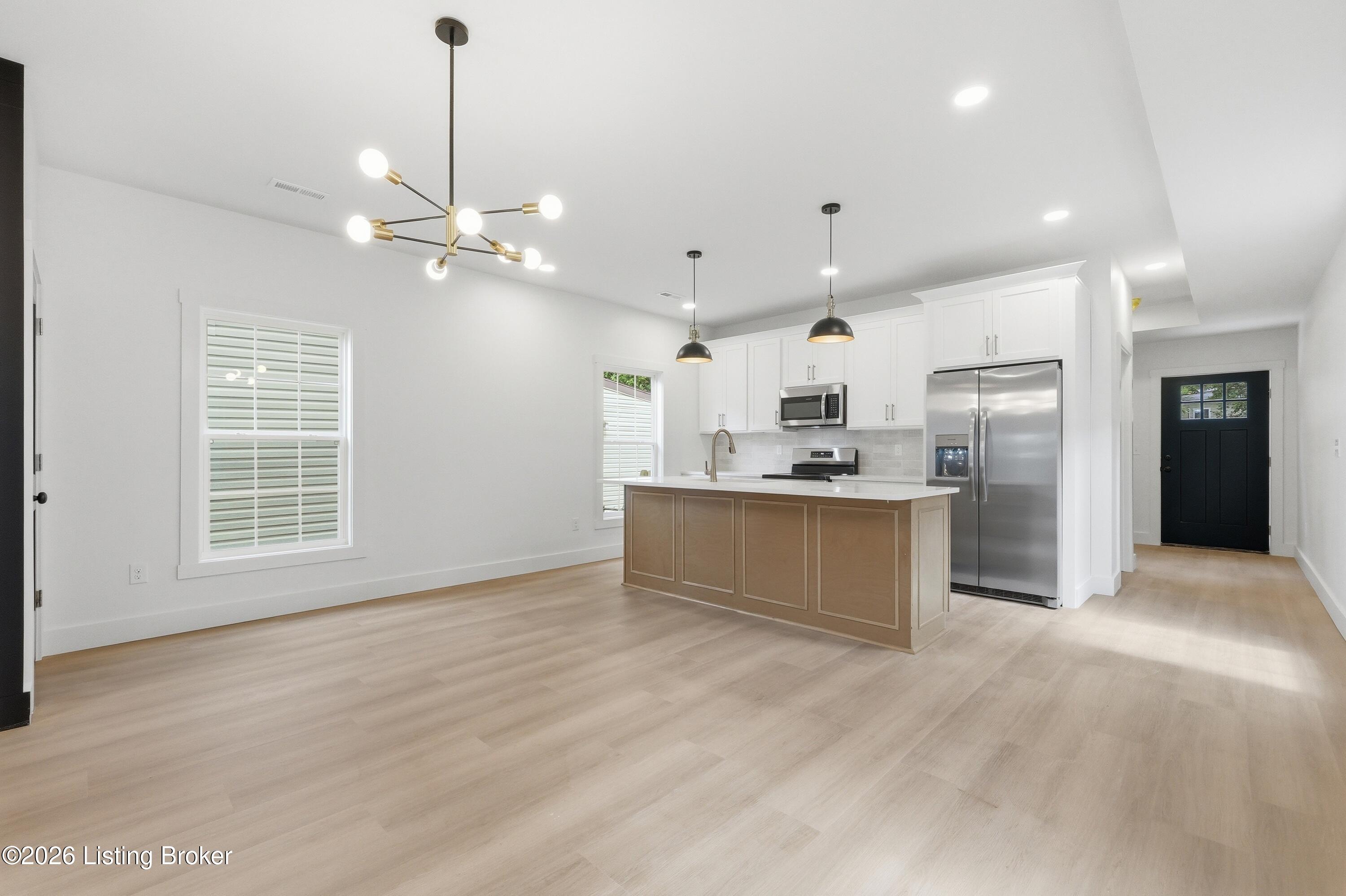 711 E Ormsby Ave Property Photo 8
