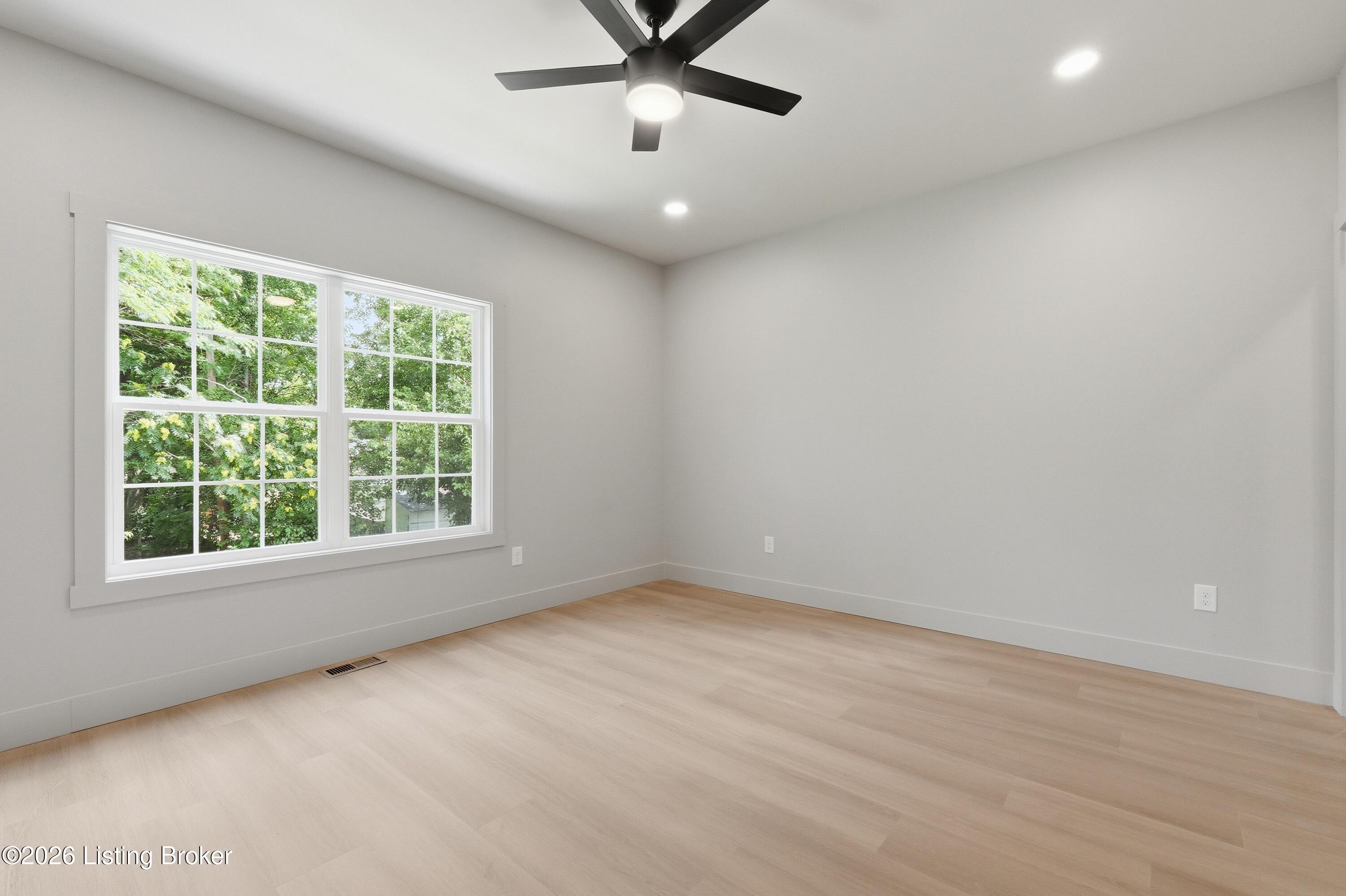 711 E Ormsby Ave Property Photo 19