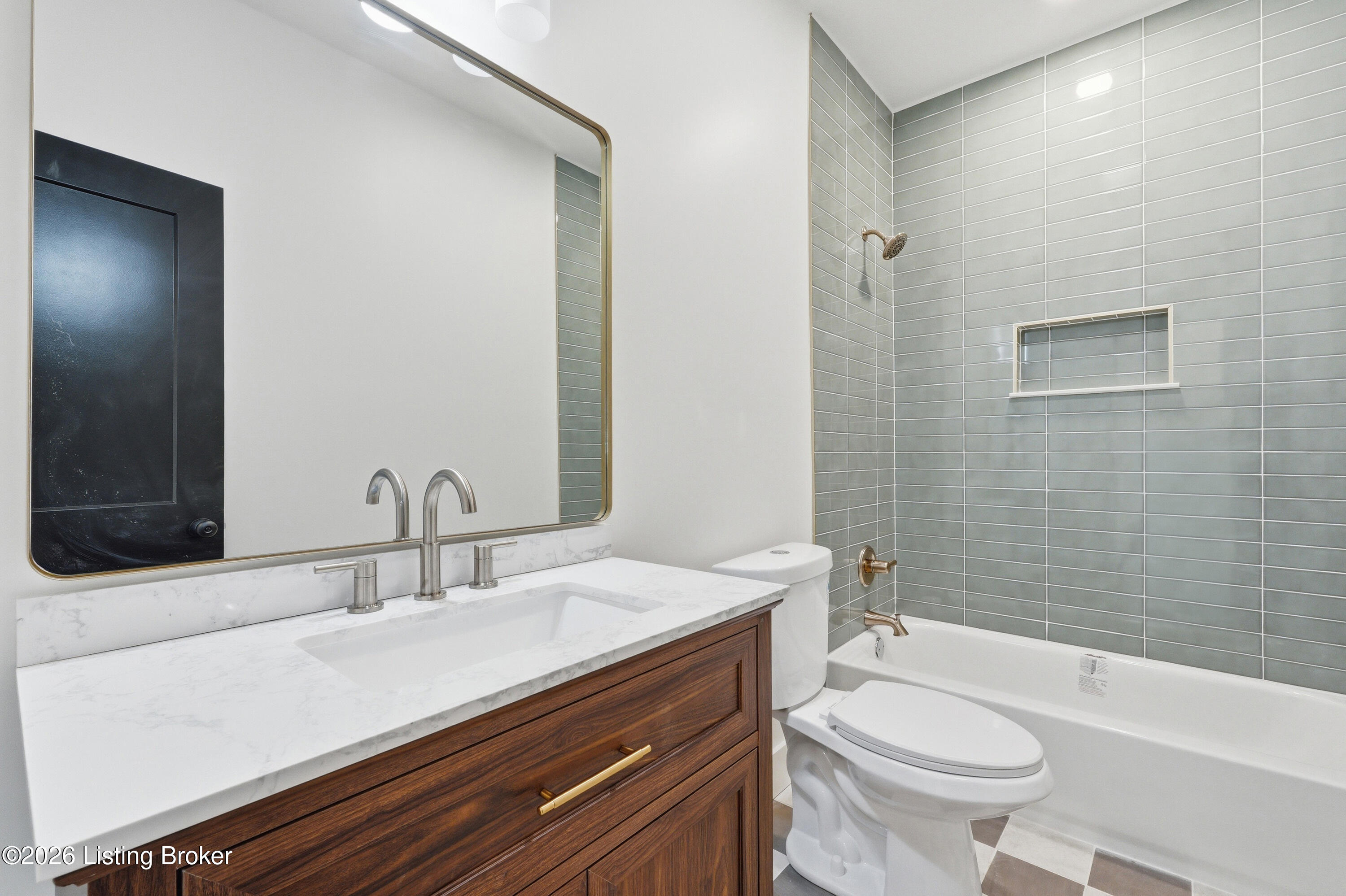 711 E Ormsby Ave Property Photo 20