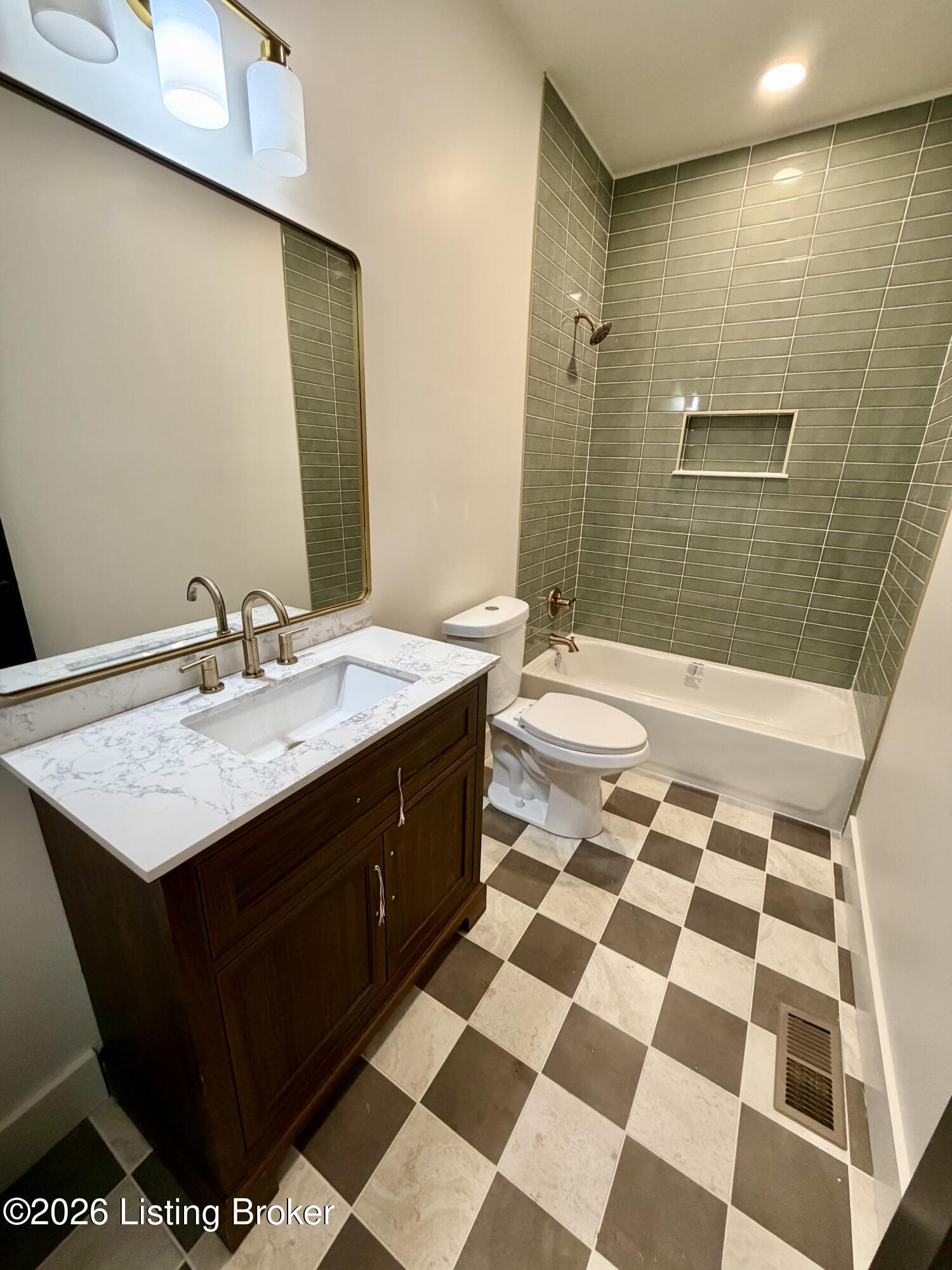 711 E Ormsby Ave Property Photo 22