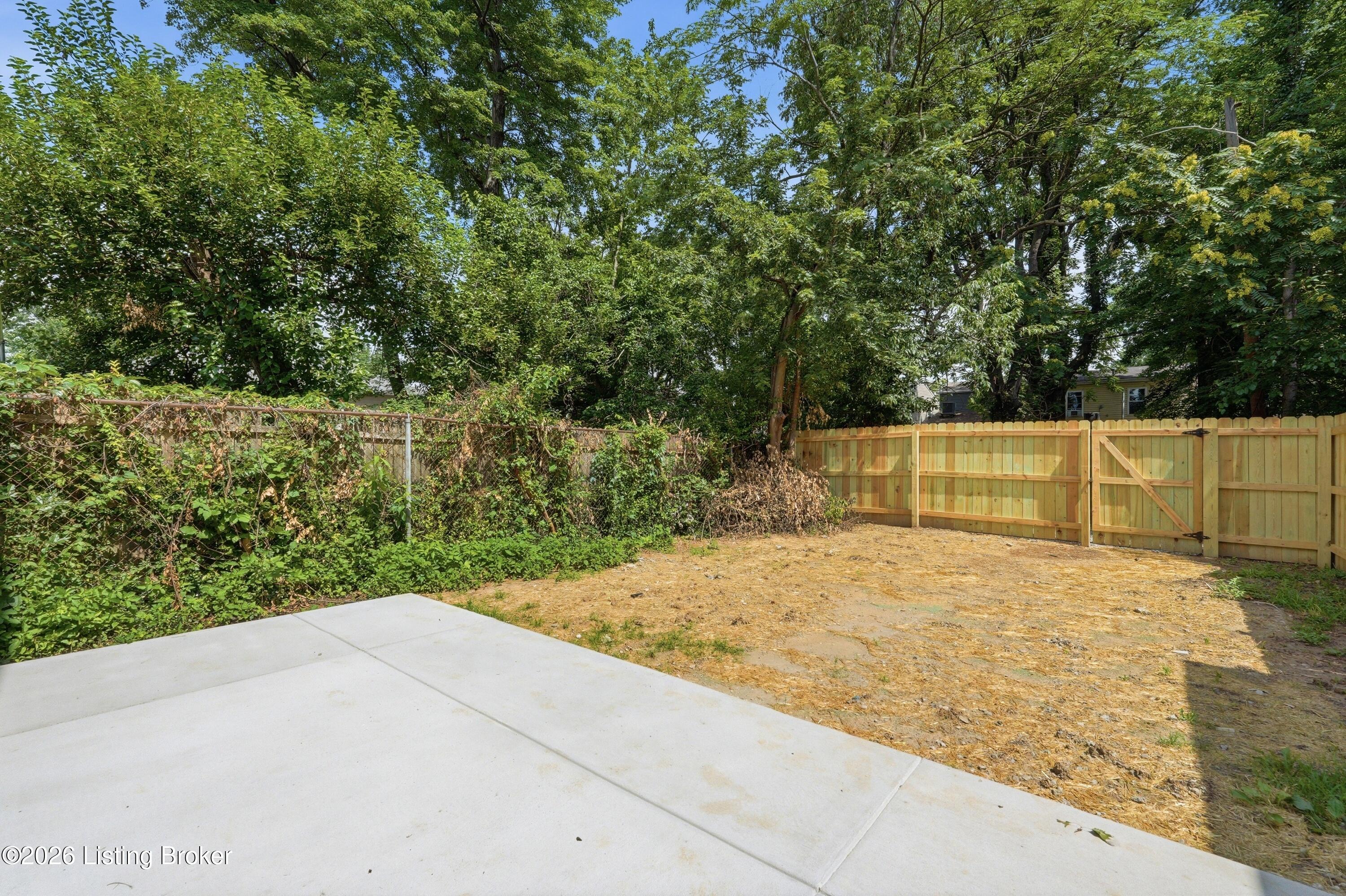 711 E Ormsby Ave Property Photo 29