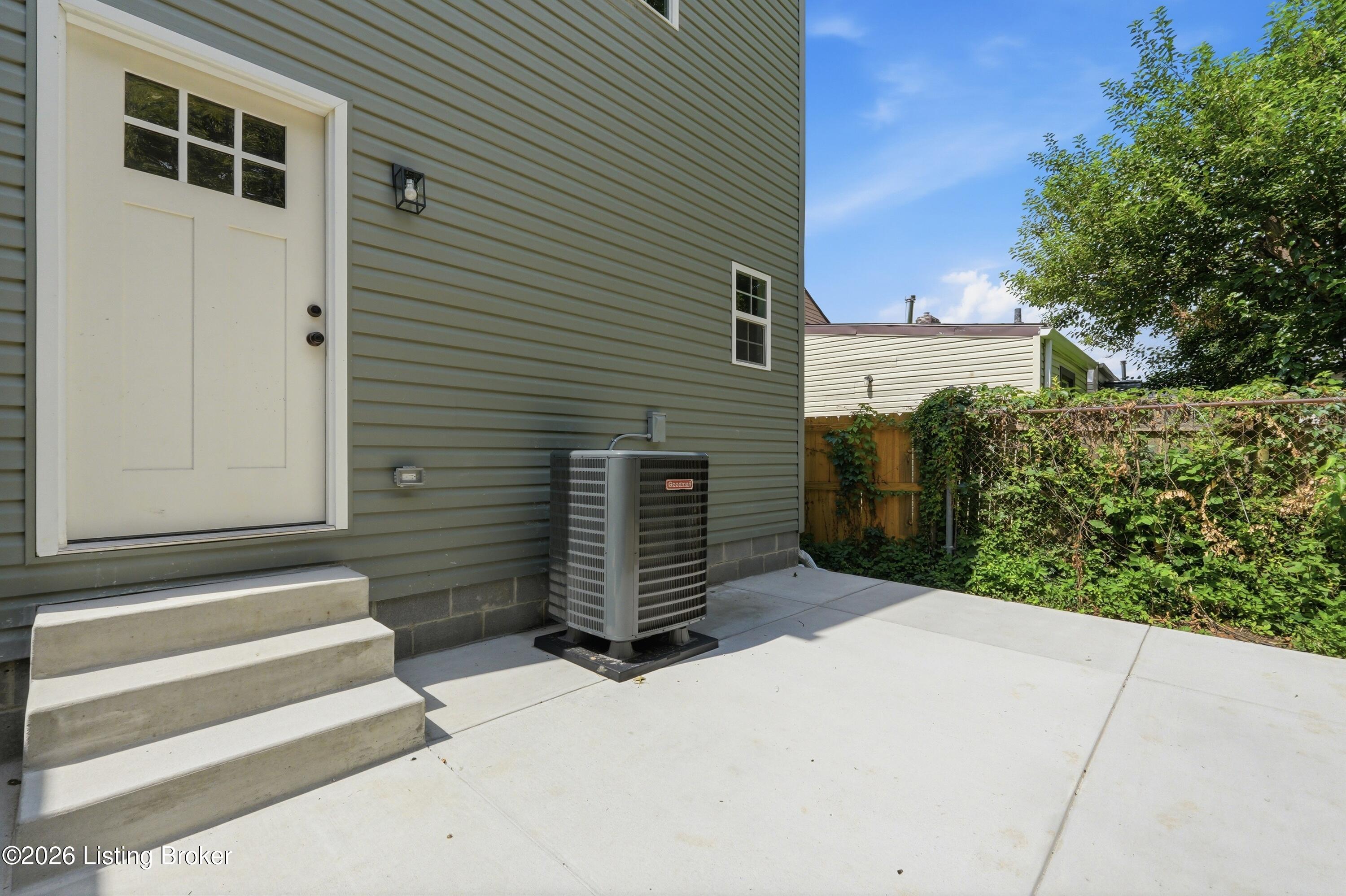 711 E Ormsby Ave Property Photo 30